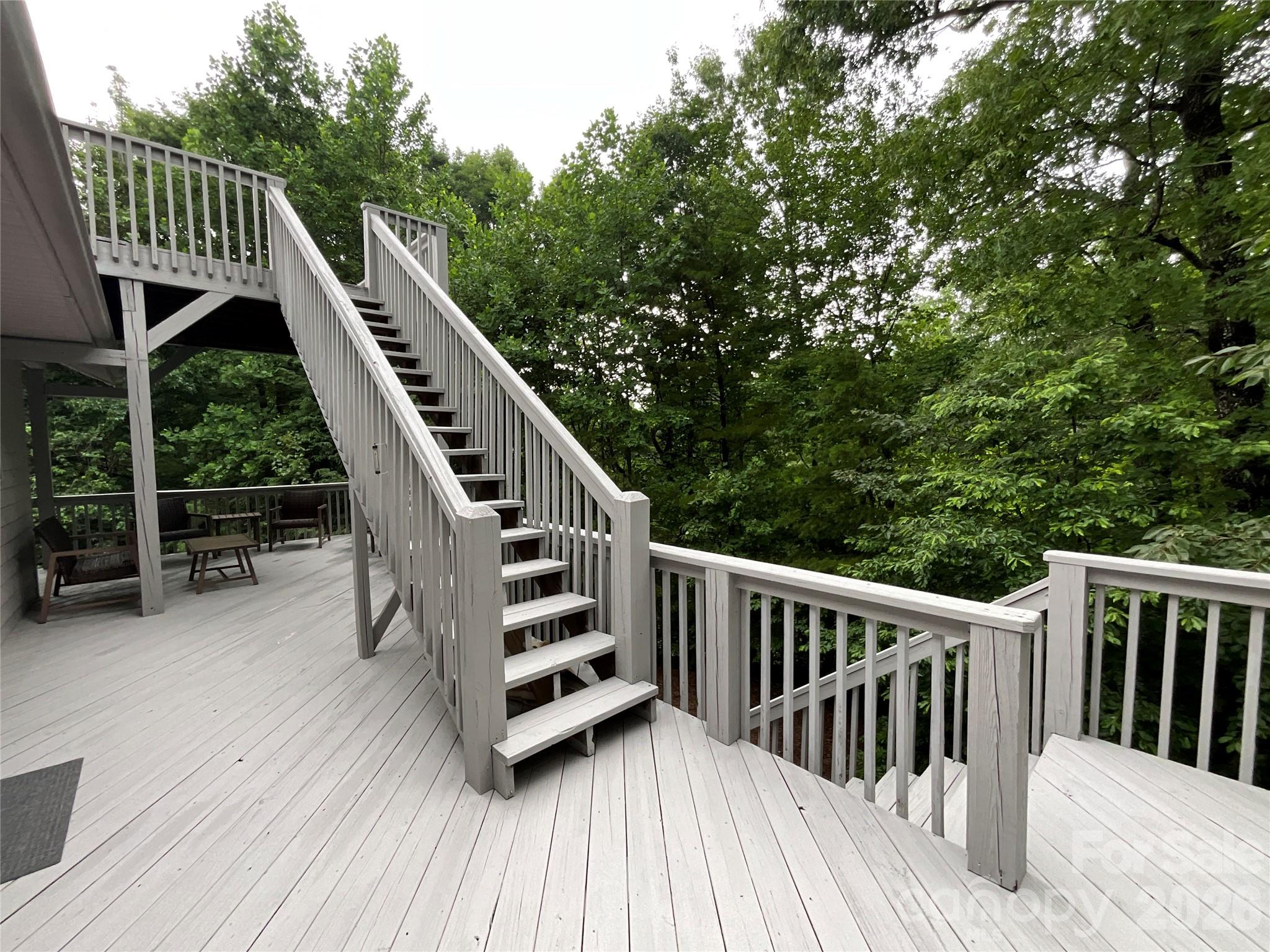 121 Fern Loop Property Photo 26