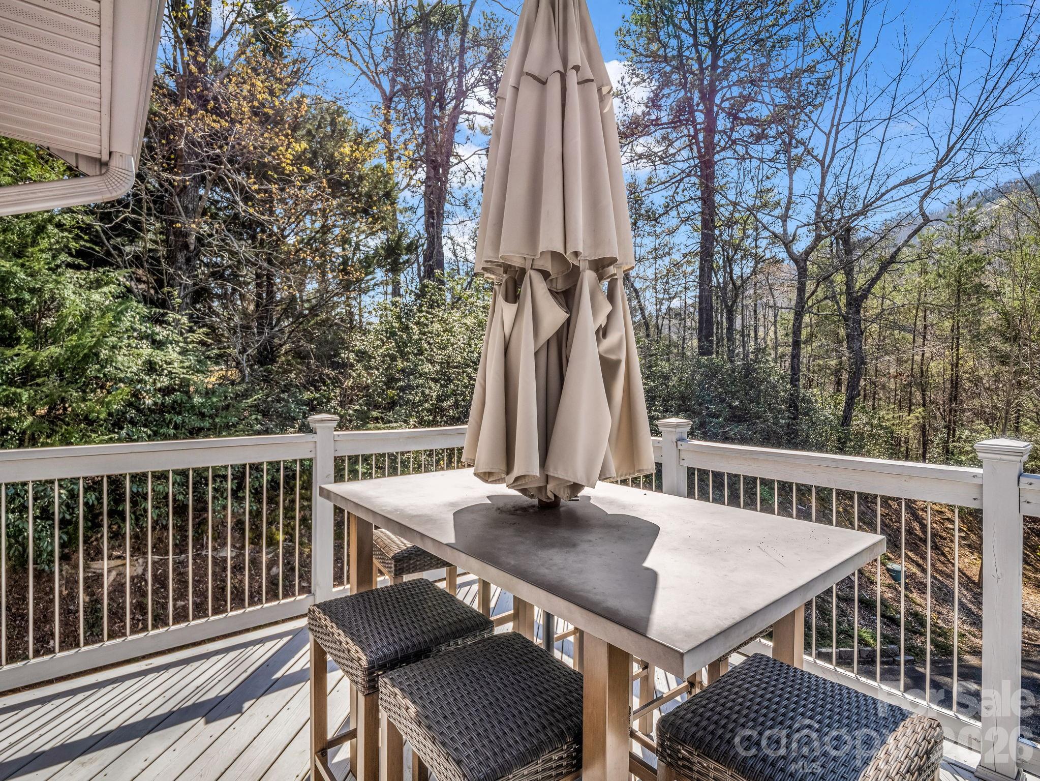 121 Fern Loop Property Photo 31