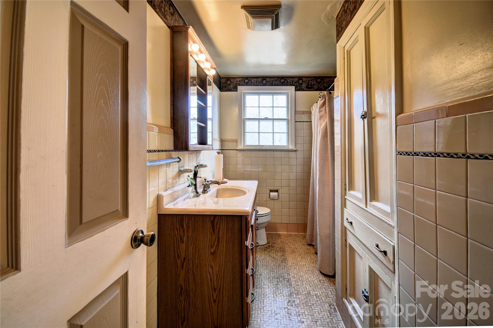 492 S Main Street Property Photo 17