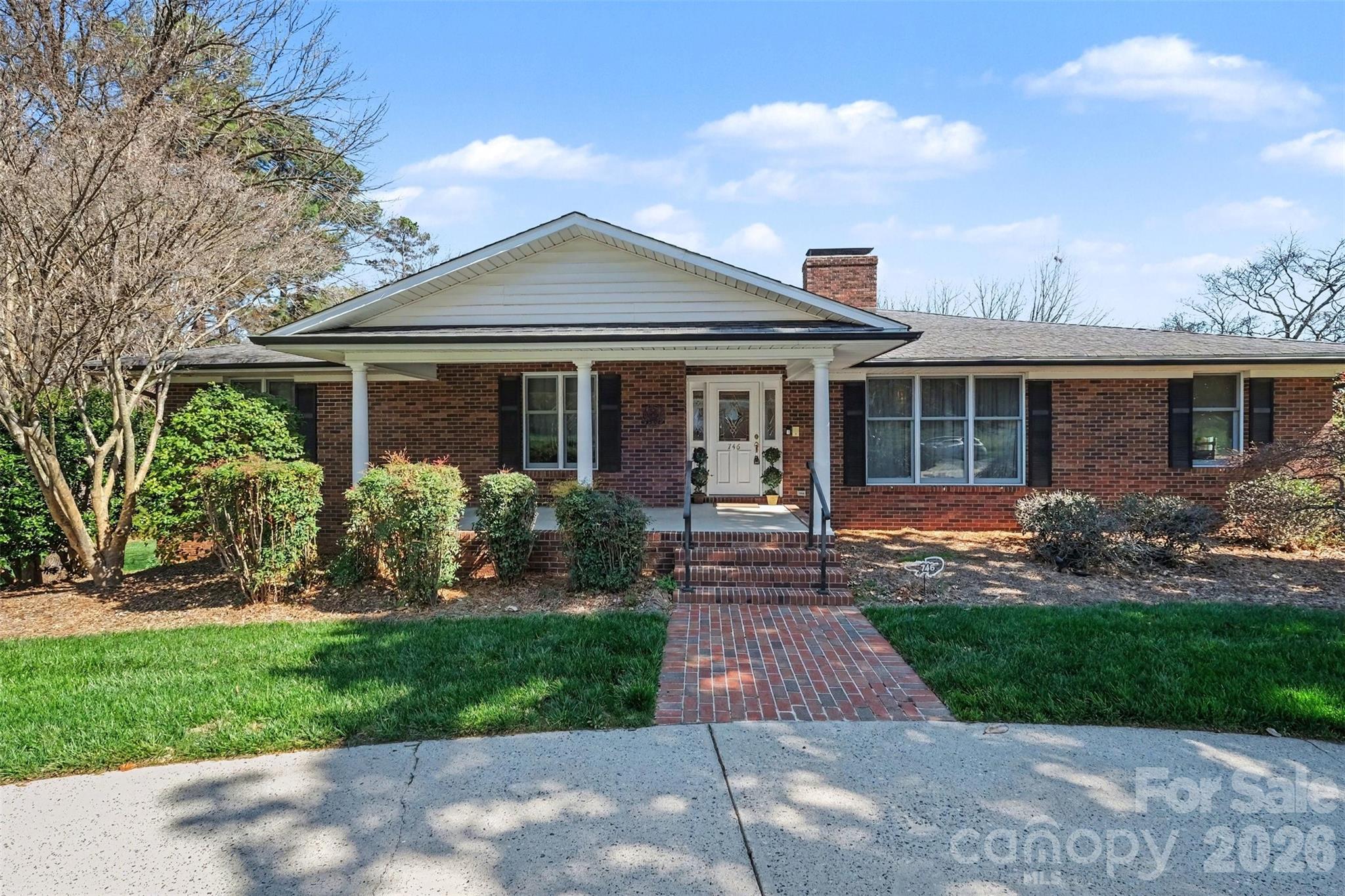 746 Grandview Drive Property Photo 1