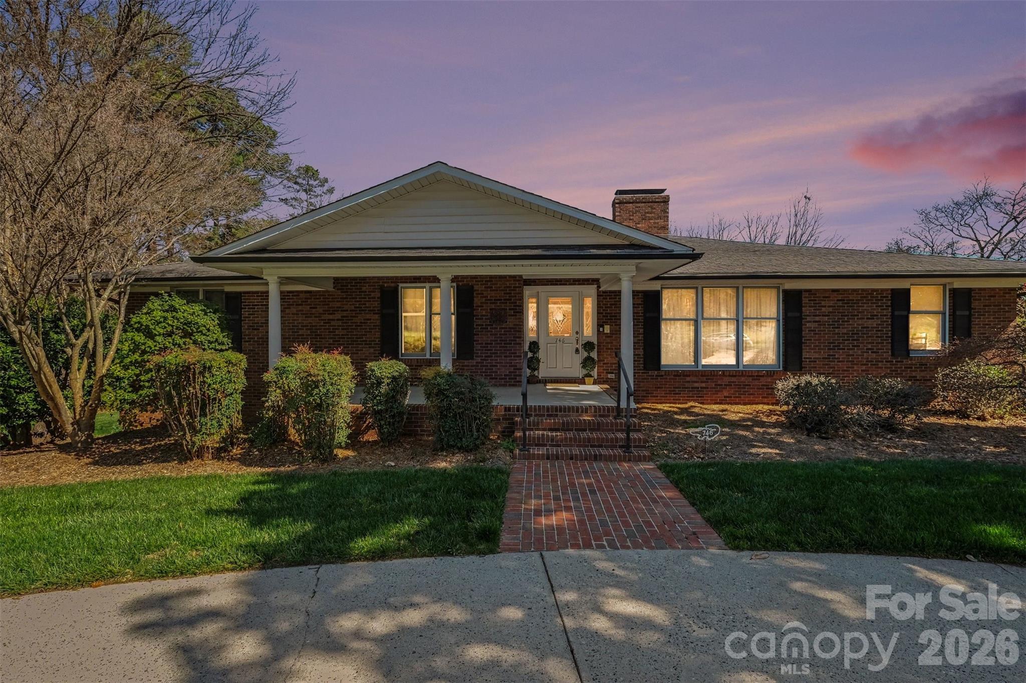 746 Grandview Drive Property Photo 3