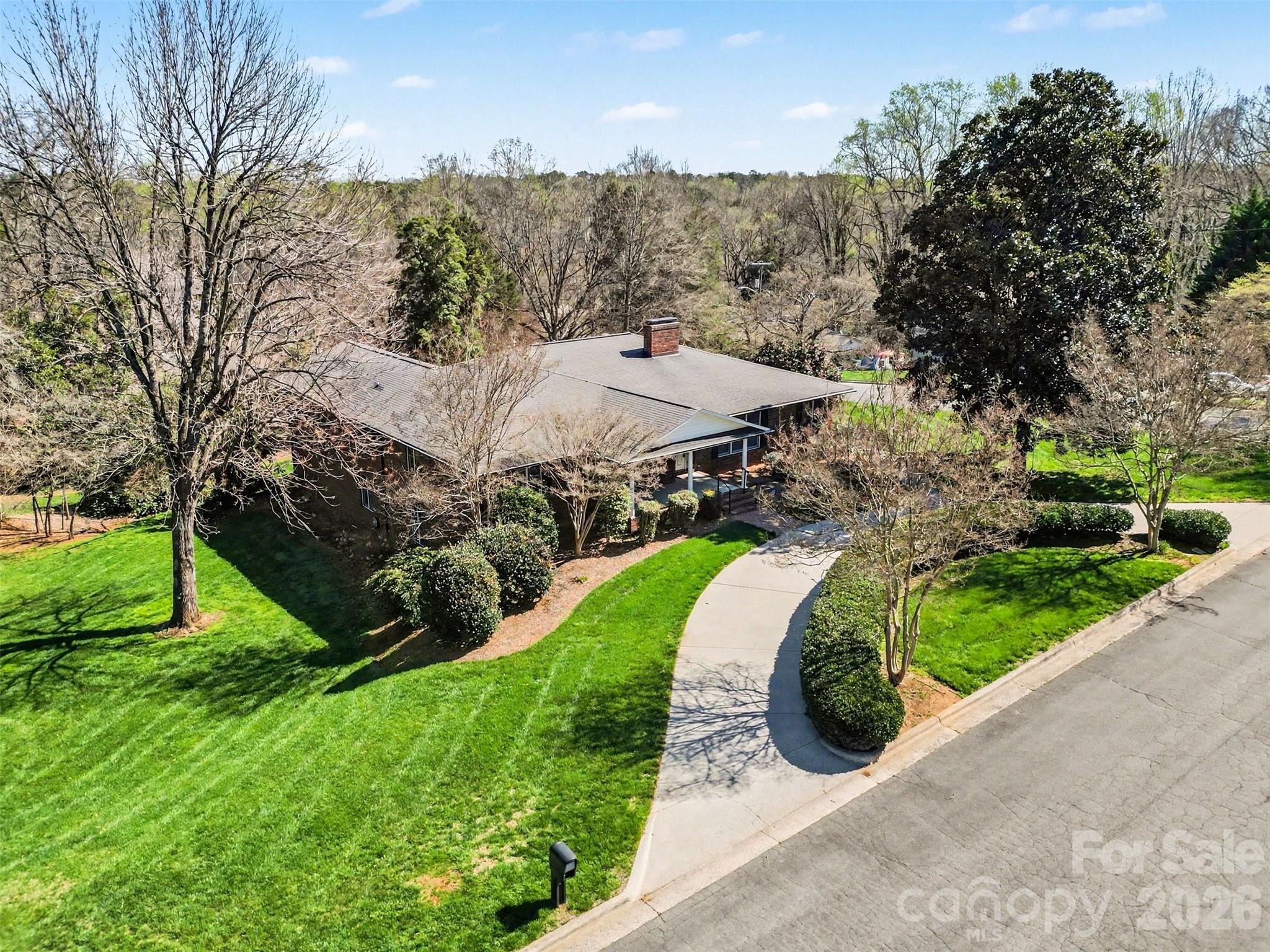746 Grandview Drive Property Photo 4