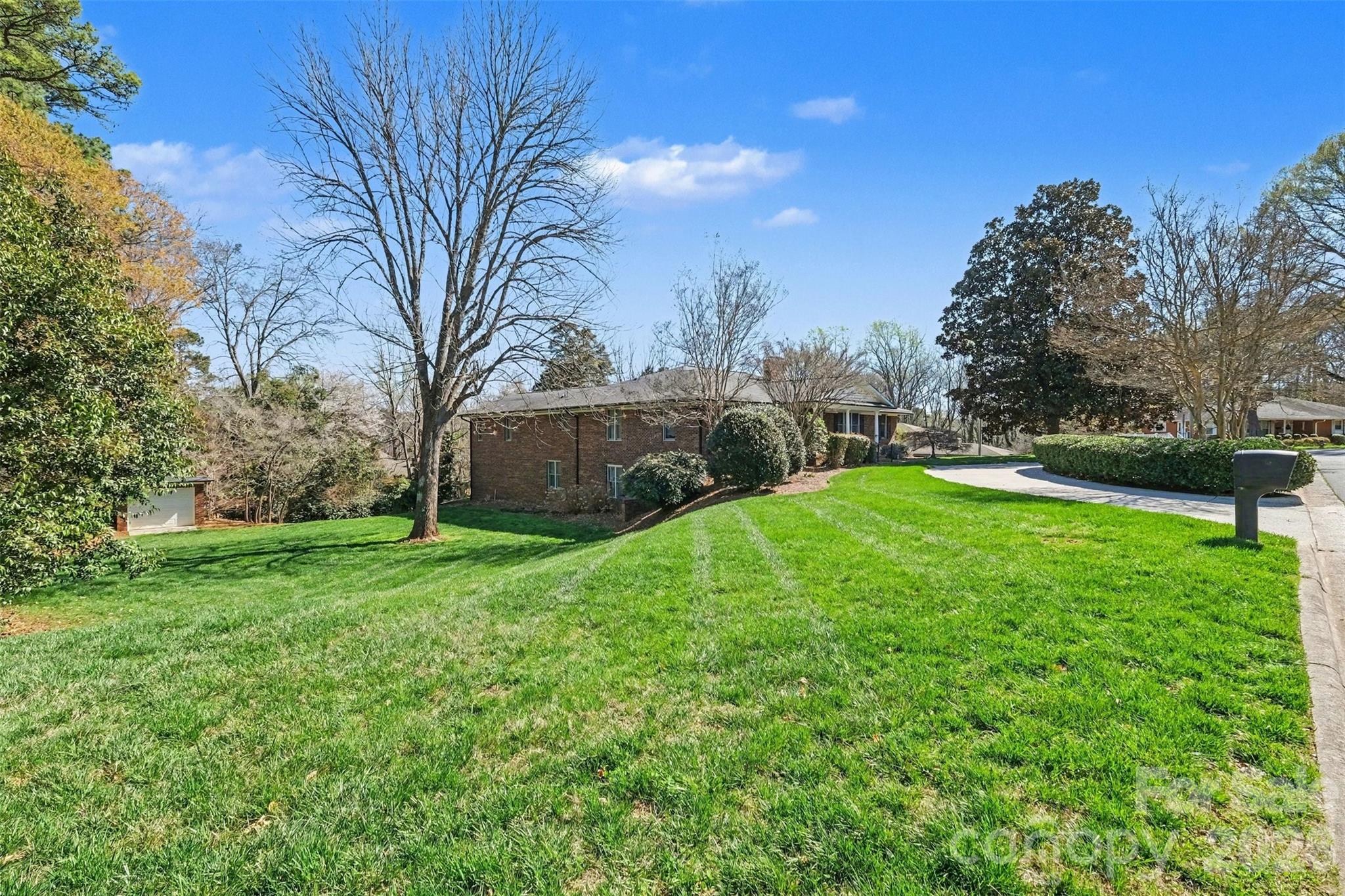 746 Grandview Drive Property Photo 9