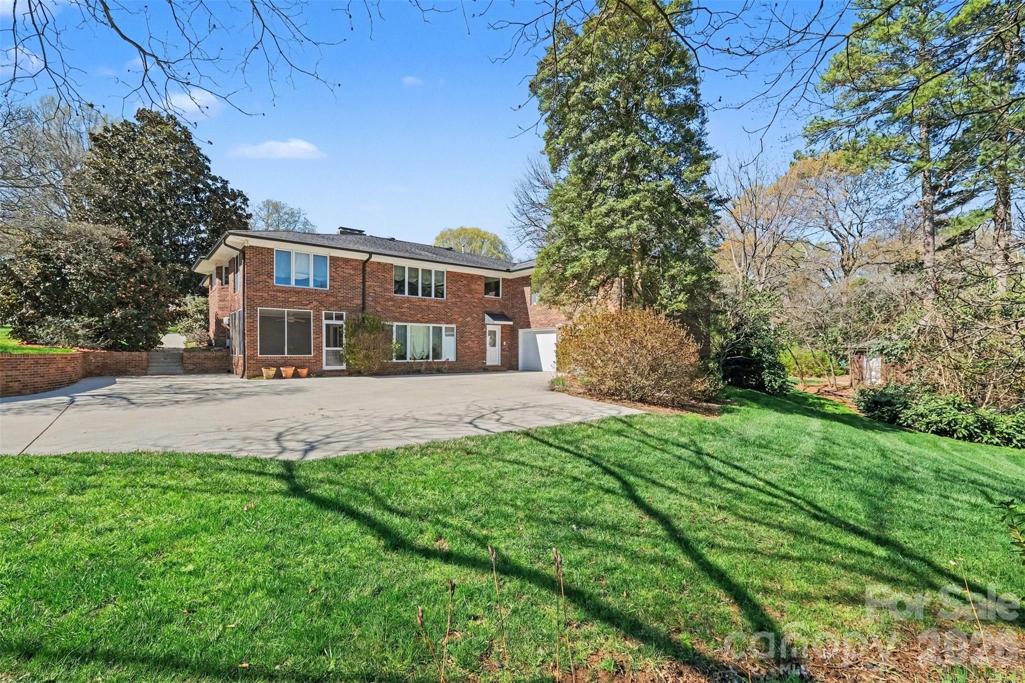 746 Grandview Drive Property Photo 11