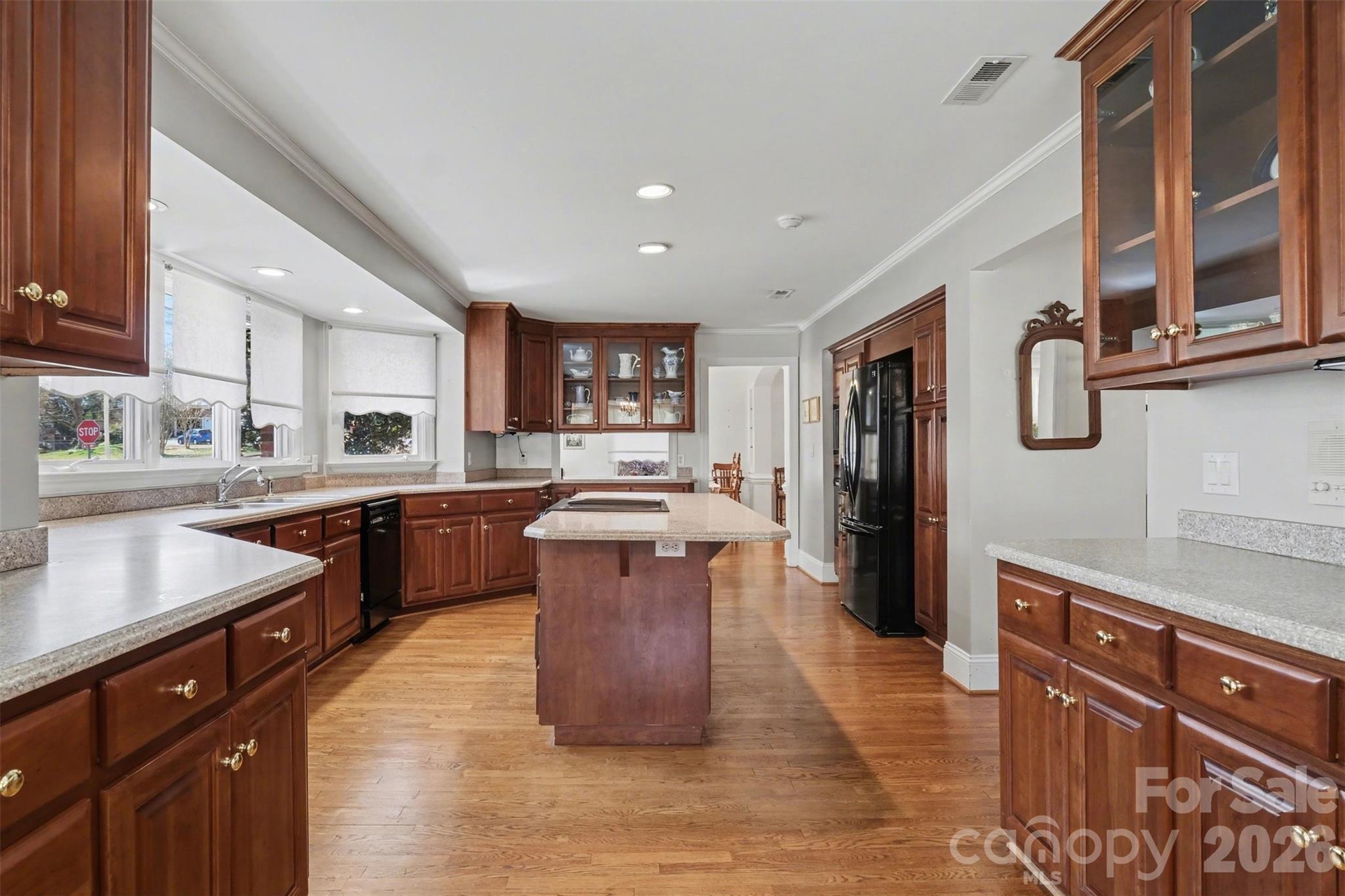 746 Grandview Drive Property Photo 17