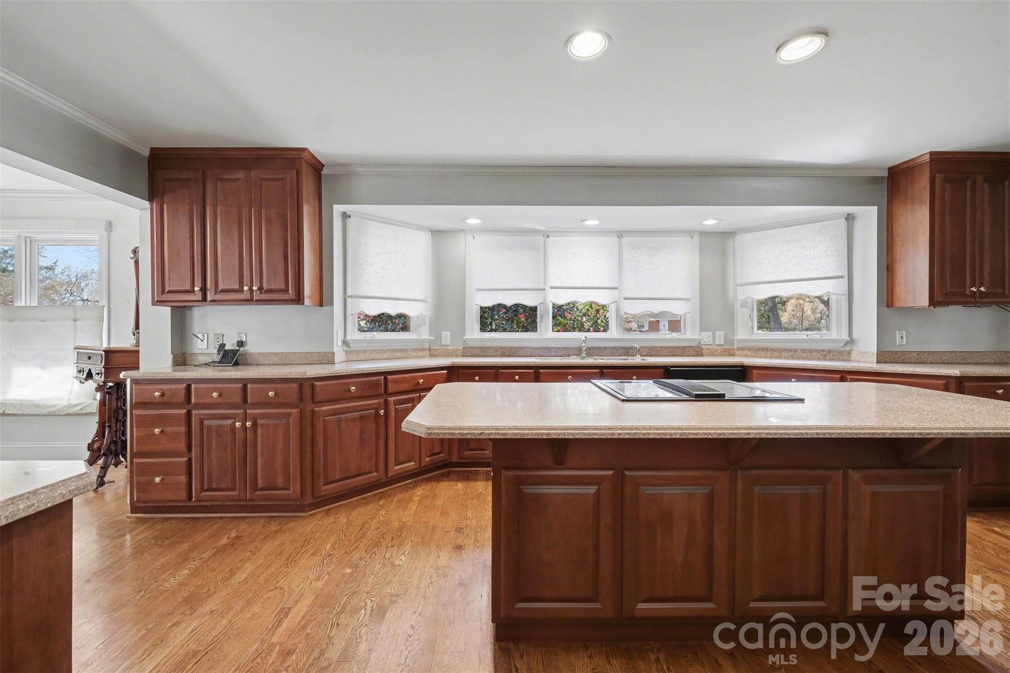 746 Grandview Drive Property Photo 21
