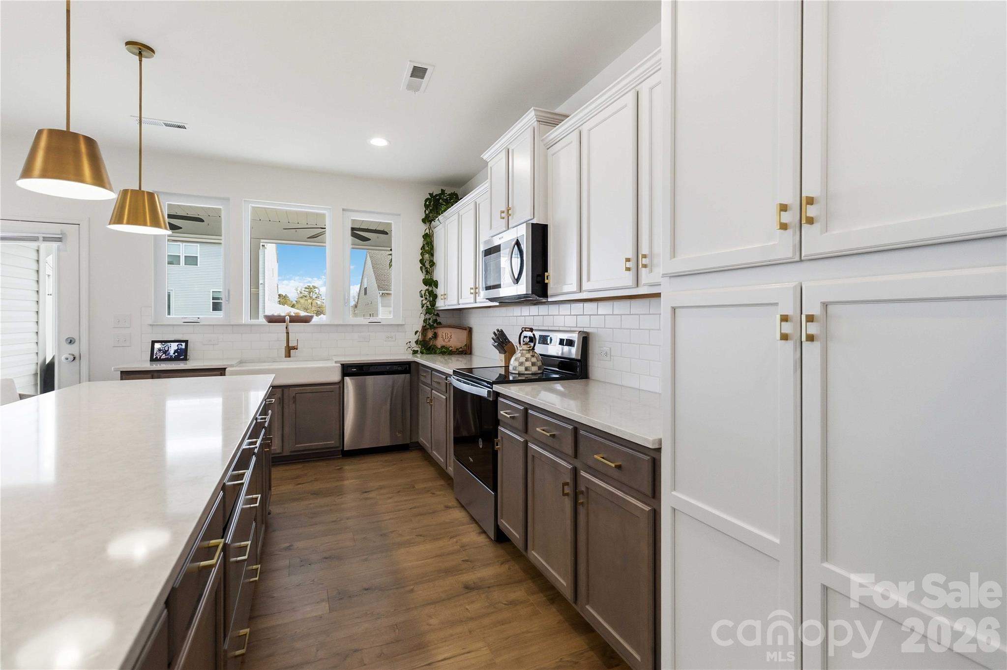 6351 Clarisse Drive Property Photo 17