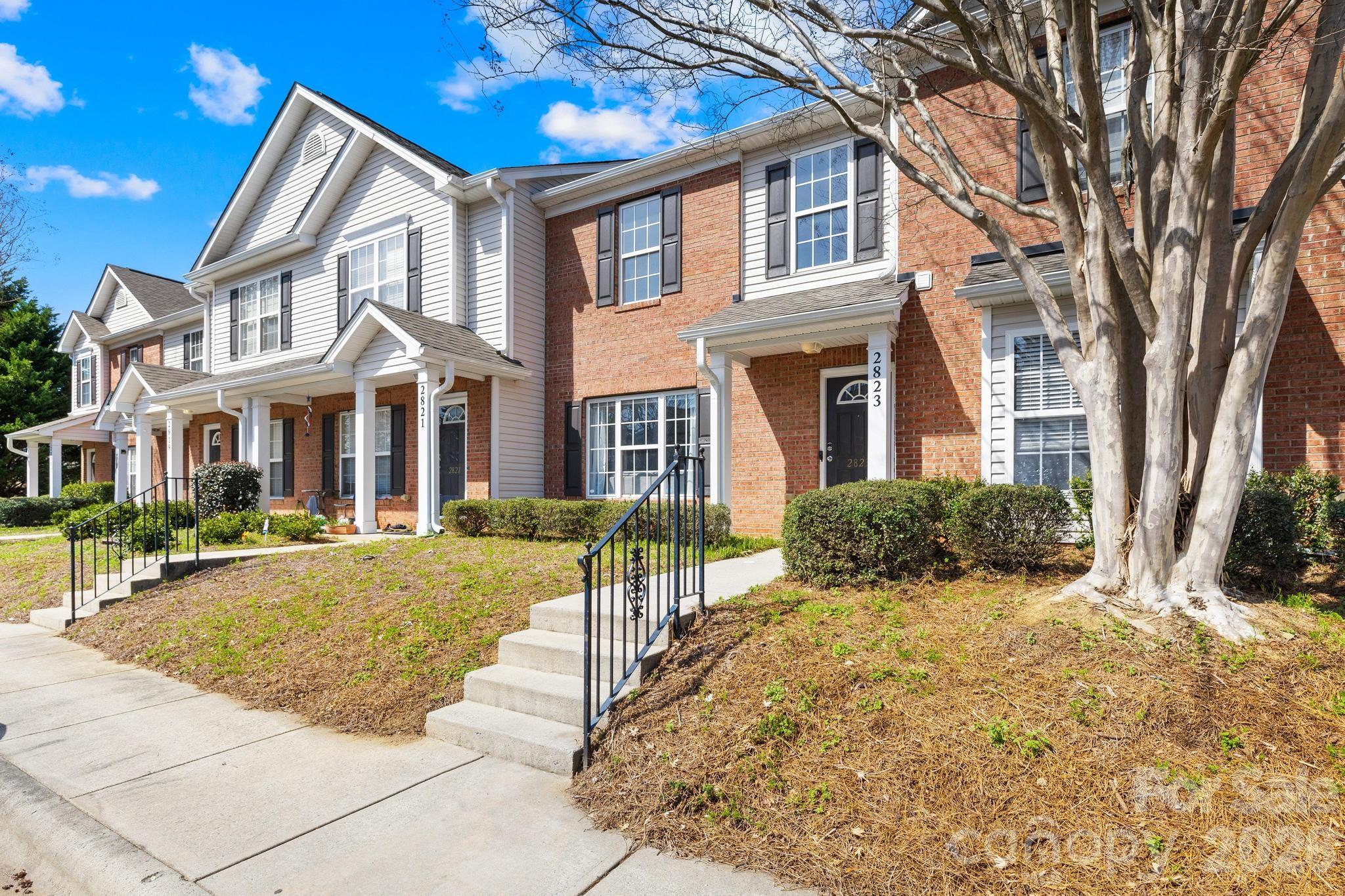 2823 Summergrove Court Property Photo 2