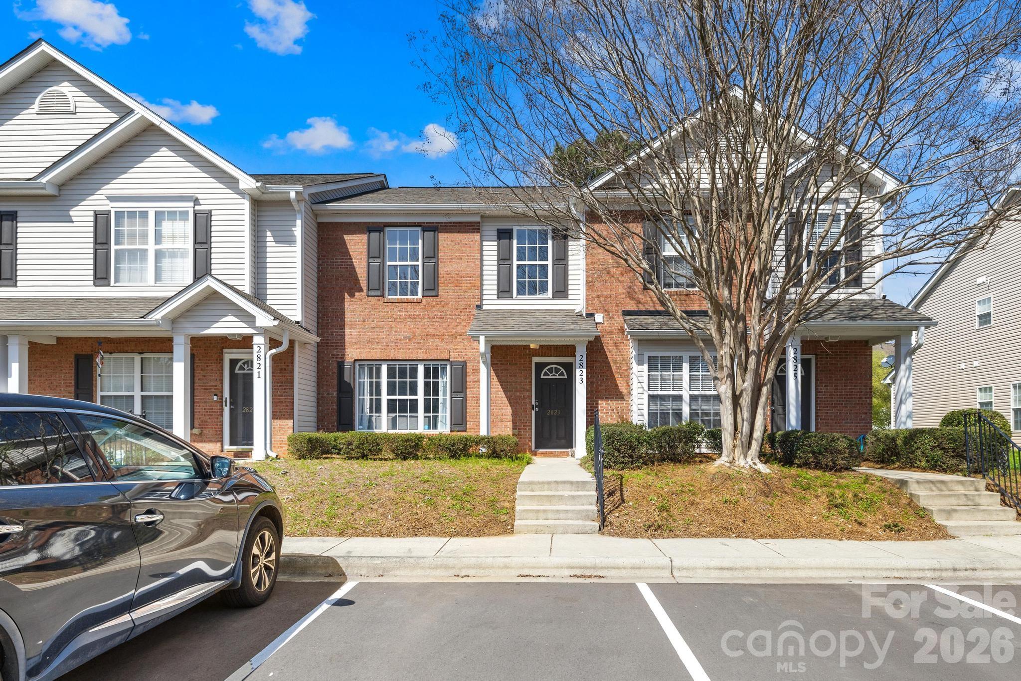 2823 Summergrove Court Property Photo 3