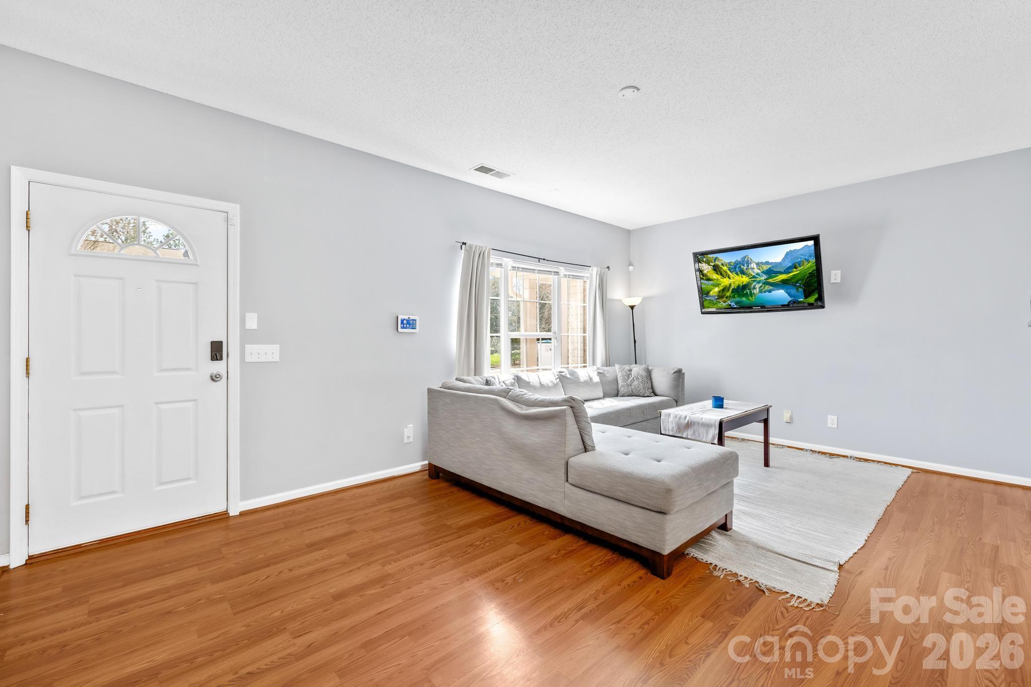 2823 Summergrove Court Property Photo 6