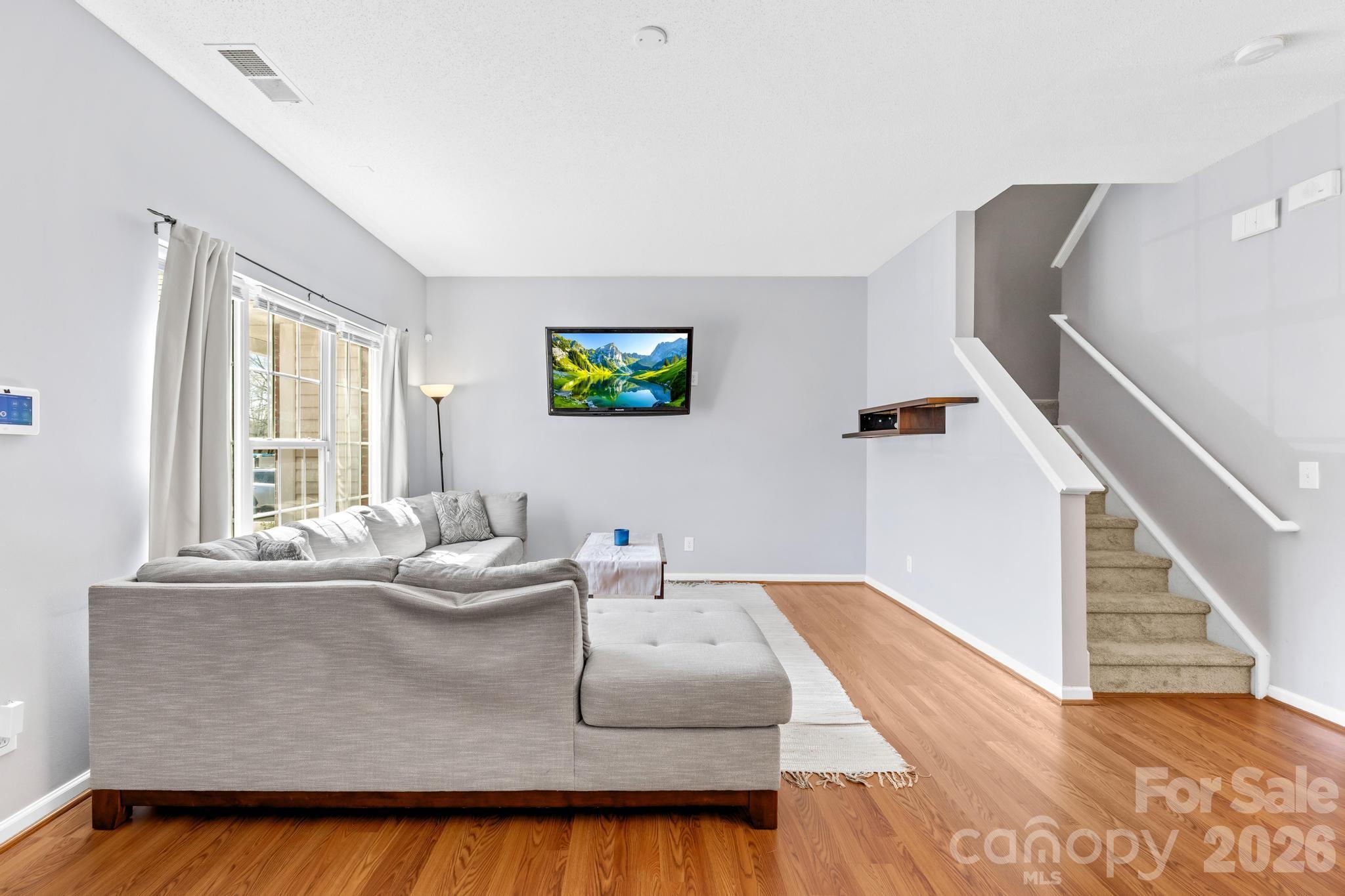 2823 Summergrove Court Property Photo 7