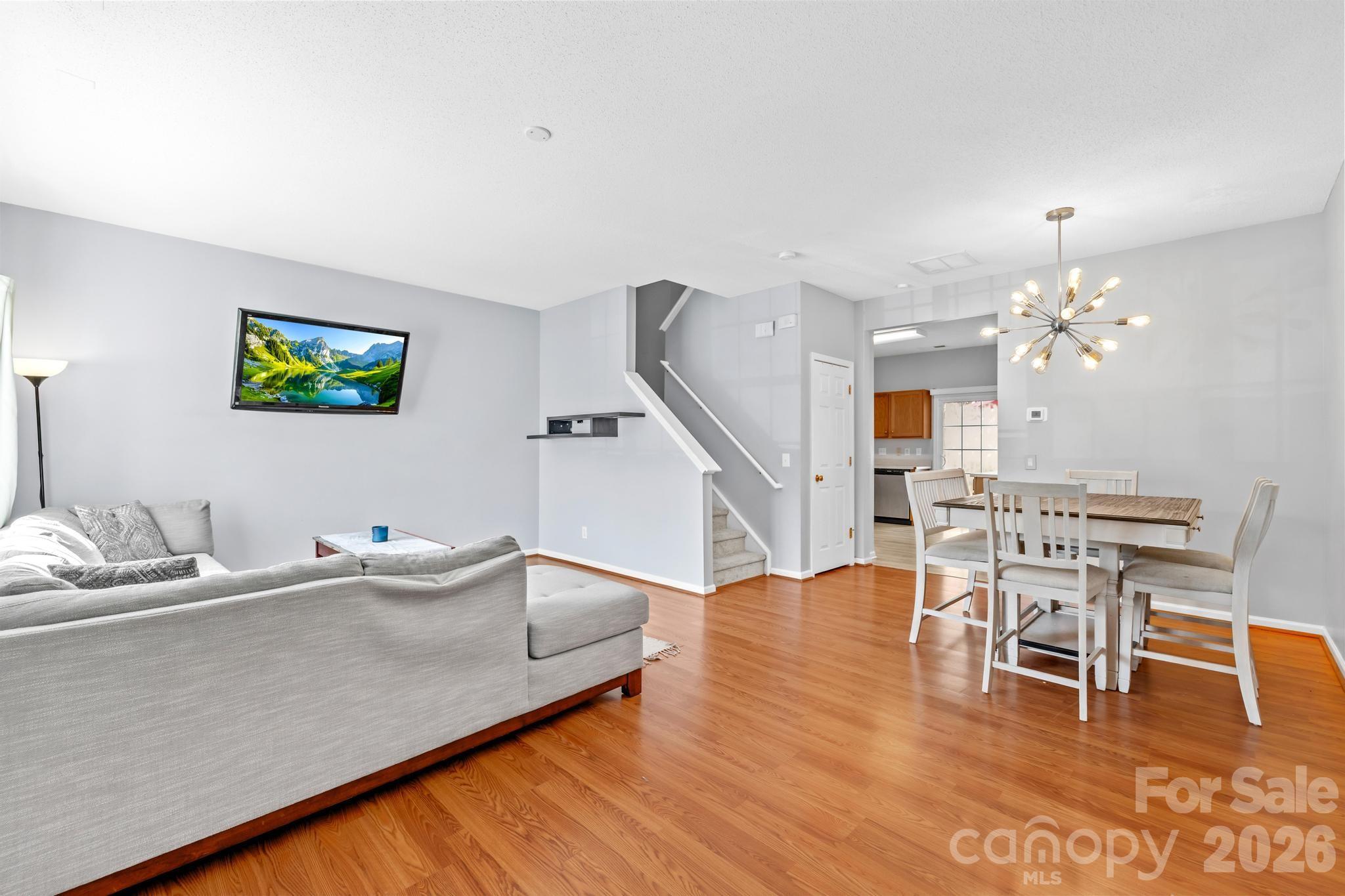 2823 Summergrove Court Property Photo 8