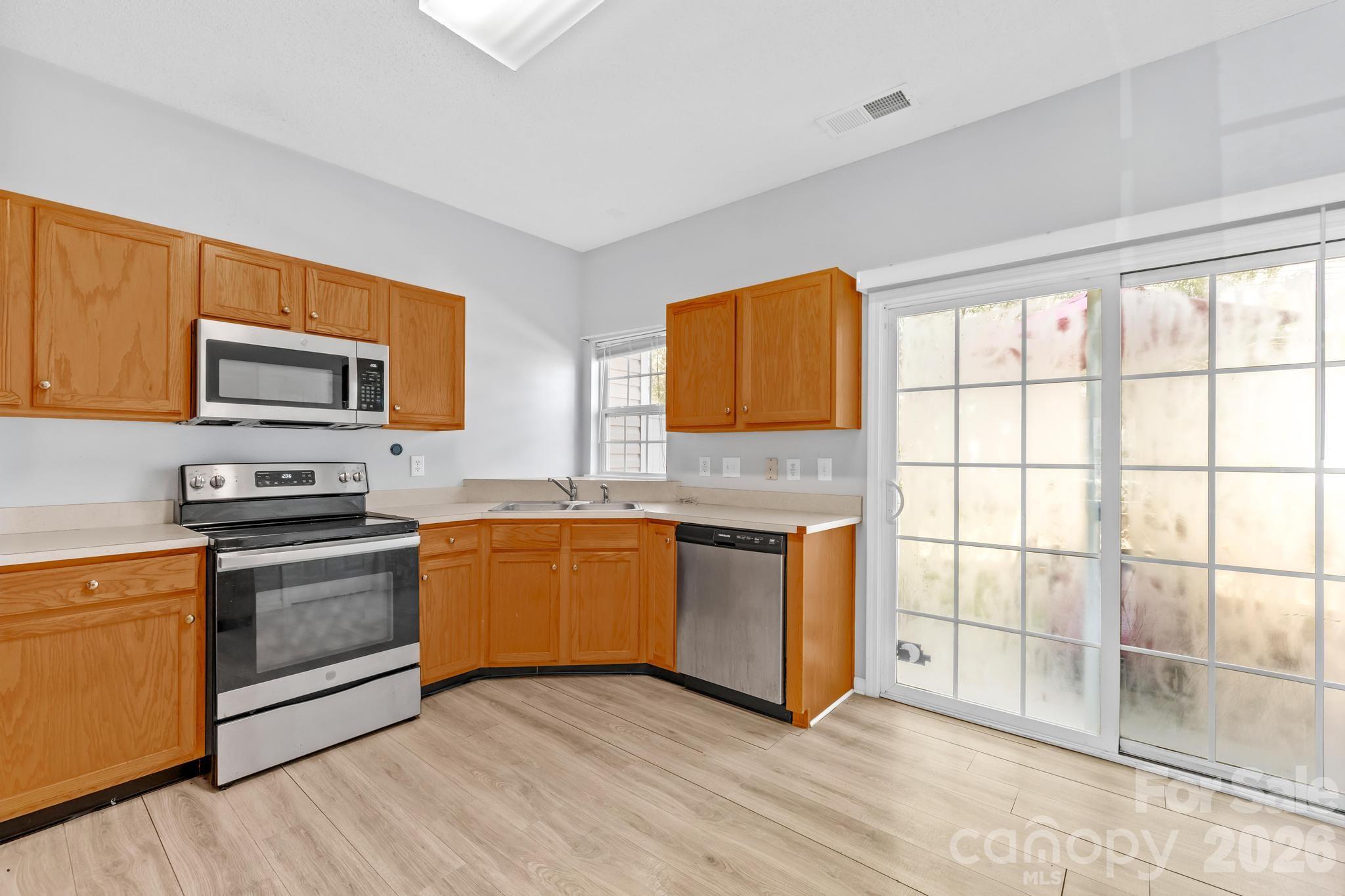 2823 Summergrove Court Property Photo 11