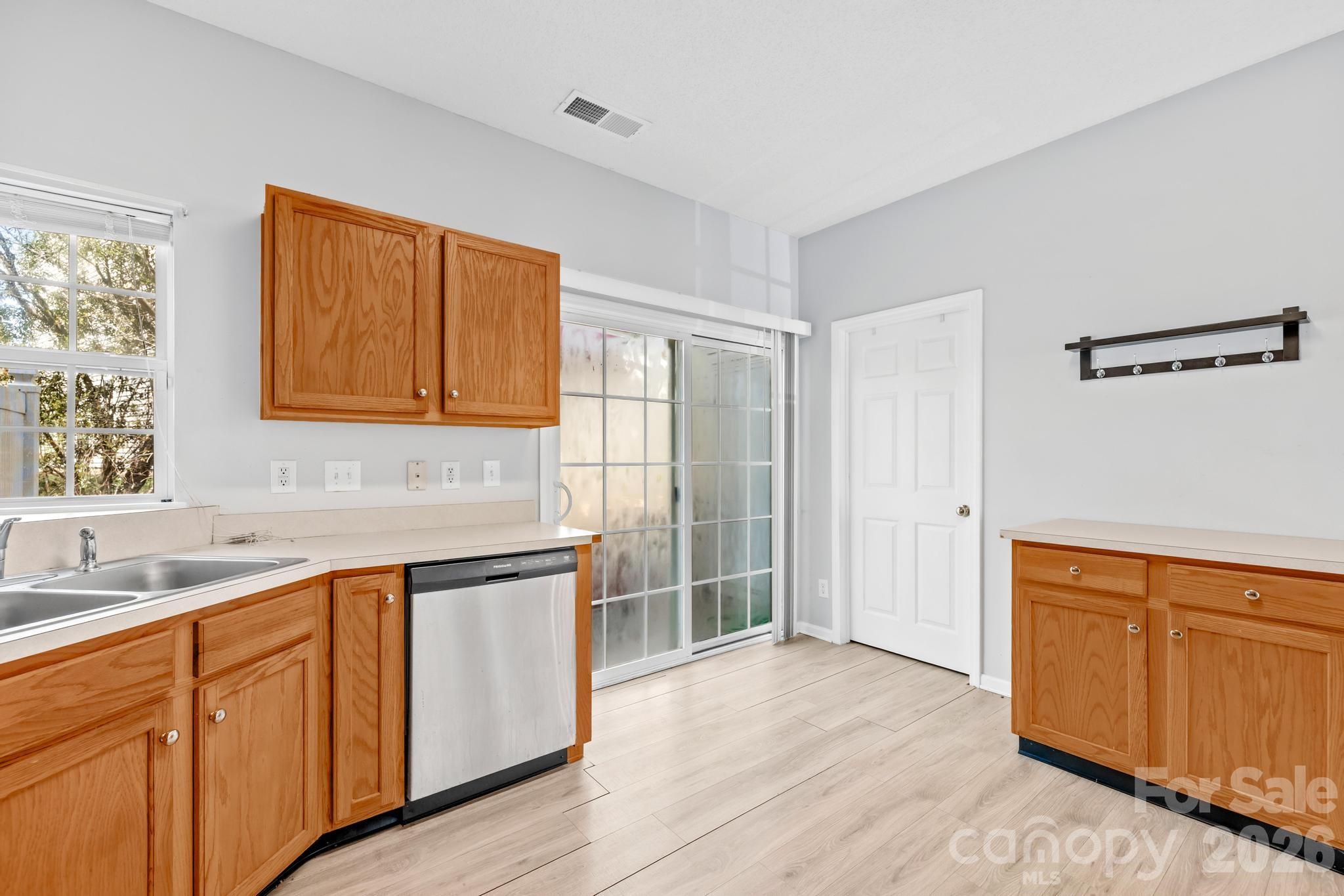 2823 Summergrove Court Property Photo 14