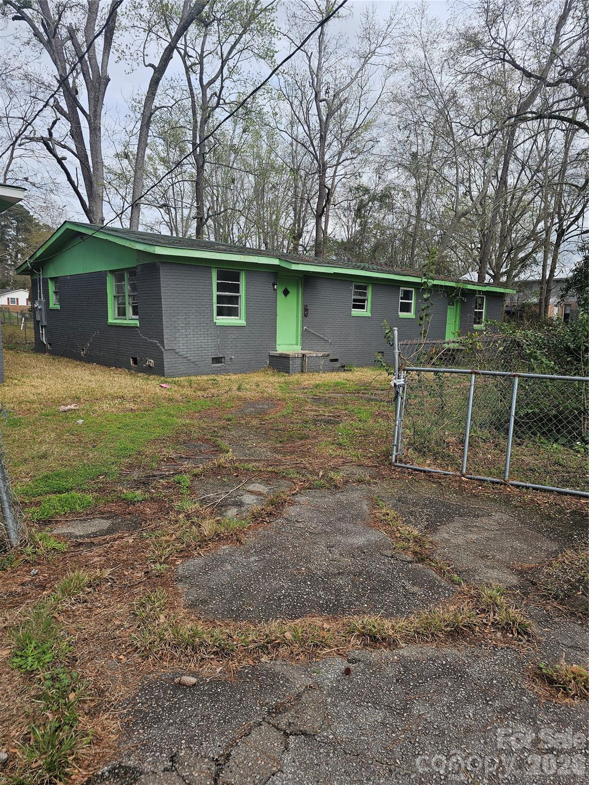 1660 Windsor Street Property Photo 1
