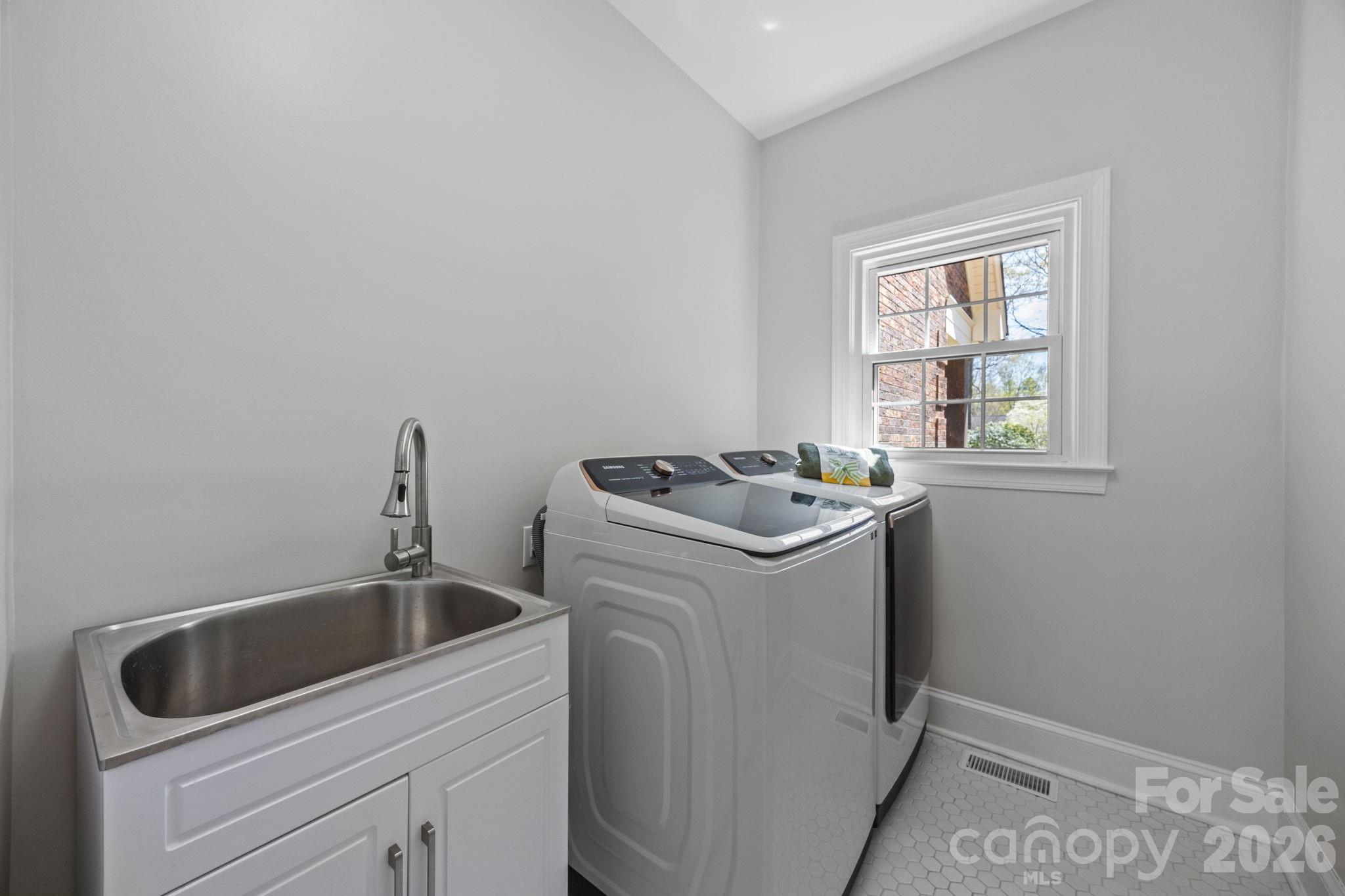 5243 Mintridge Road Property Photo 17