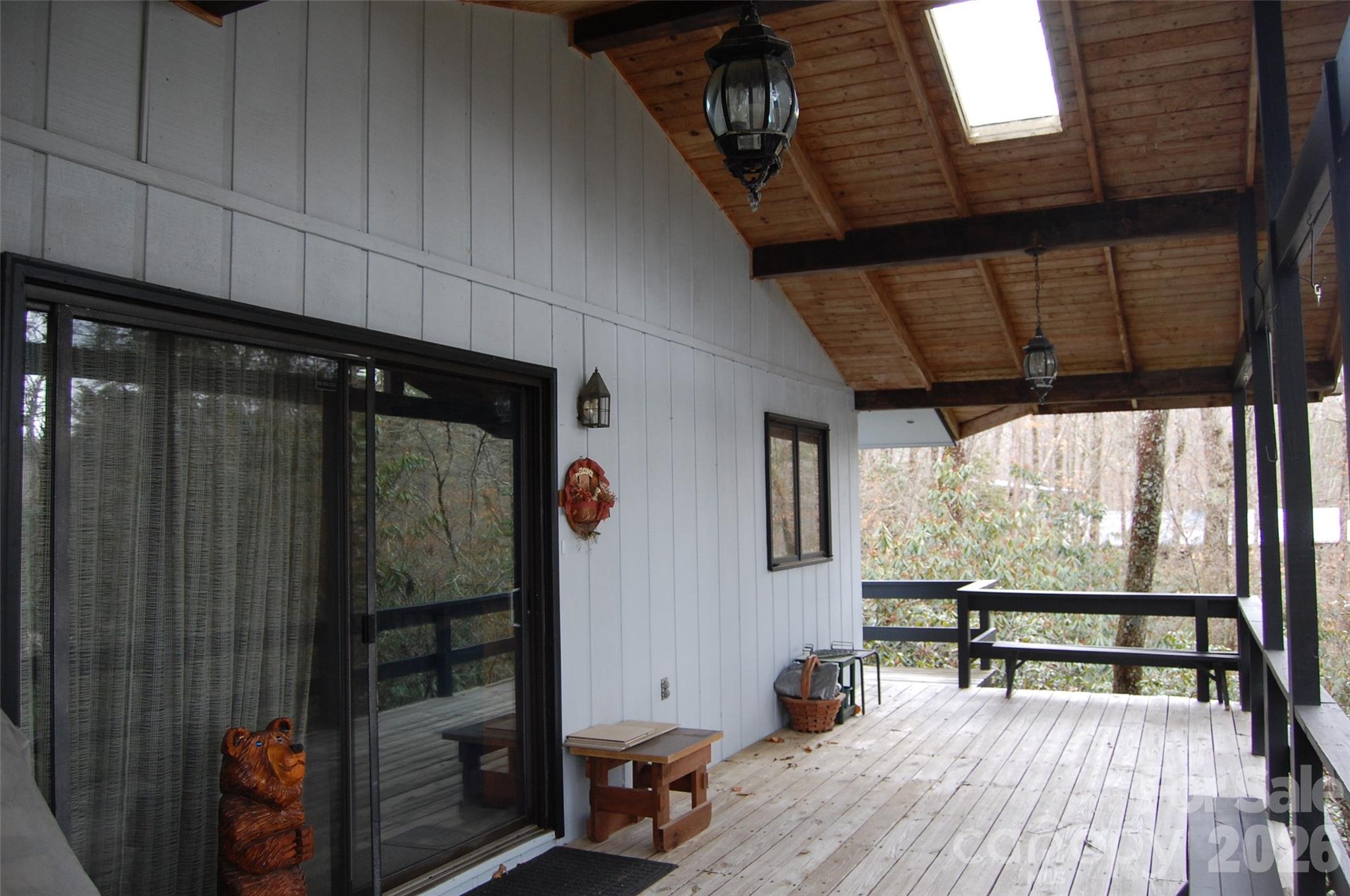 202 Knoll Circle Property Photo 1