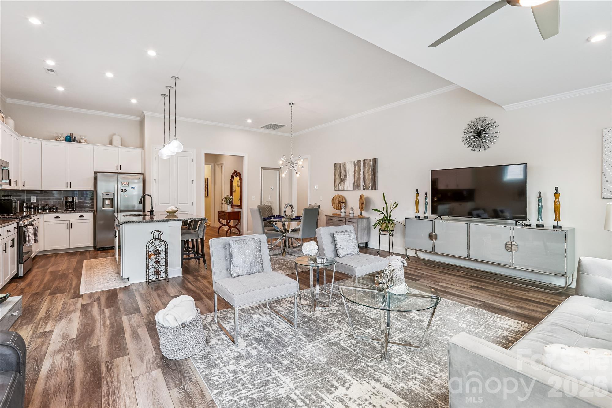 10400 Superb Lane Property Photo 21