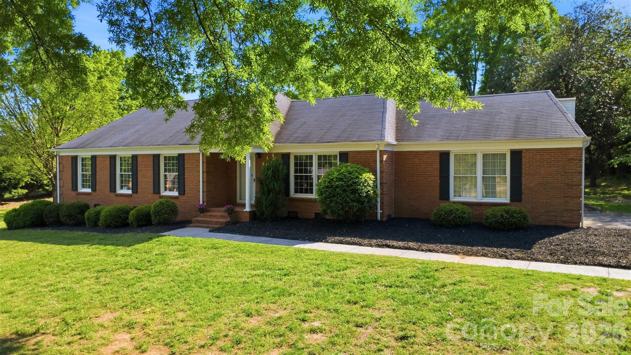 1406 Lakeview Drive Property Photo 1
