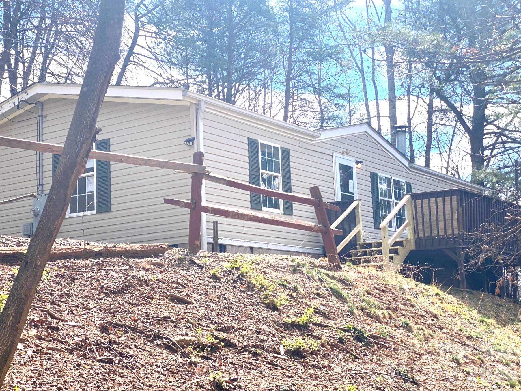 16 Molly Lane Property Photo 1