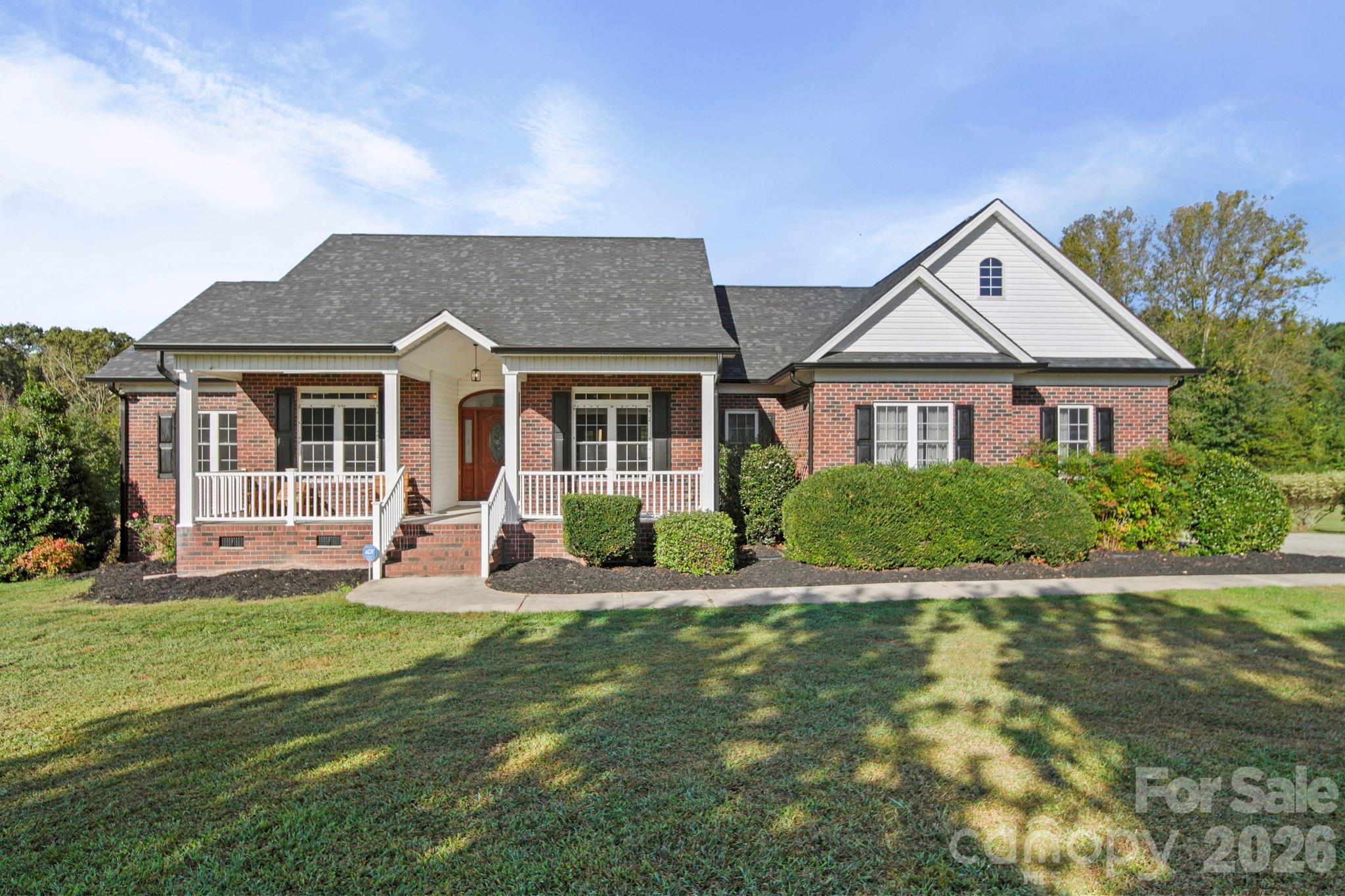 5106 Pond Bluff Drive Property Photo 1