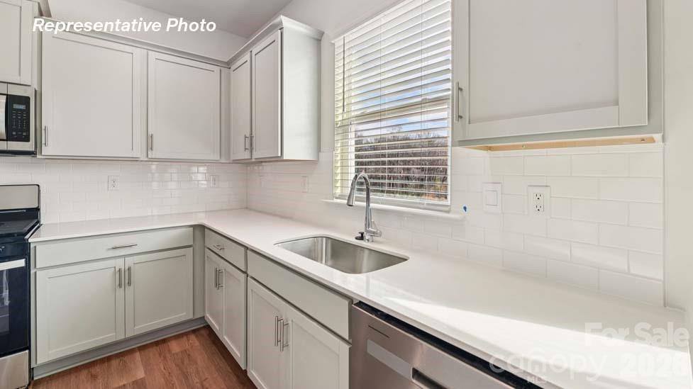 490 Dazzle Loop Property Photo 10