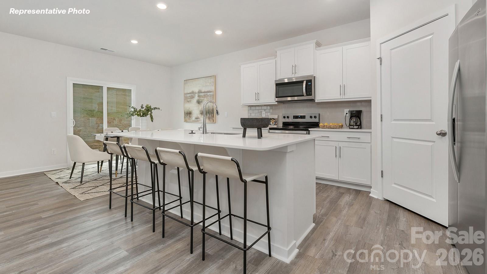 484 Dazzle Loop Property Photo 2