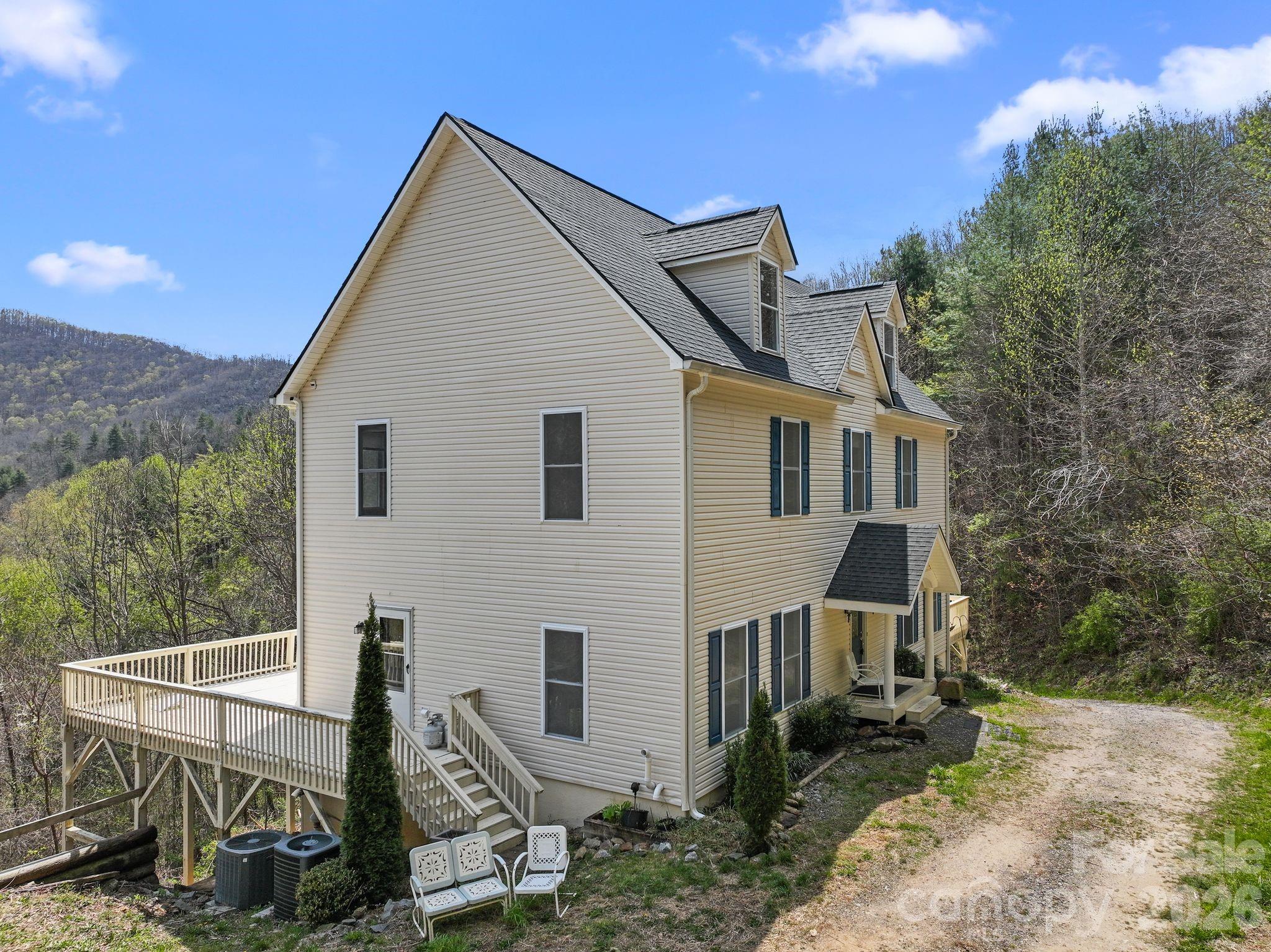 267 Eagles Trace Property Photo 4