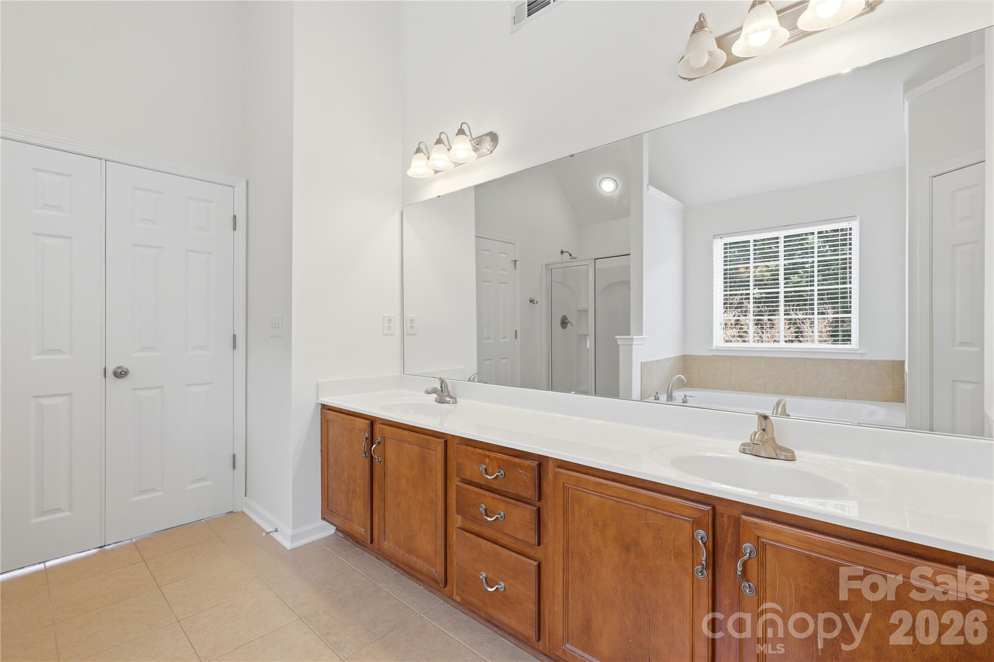 105 Summer Breeze Court Property Photo 14