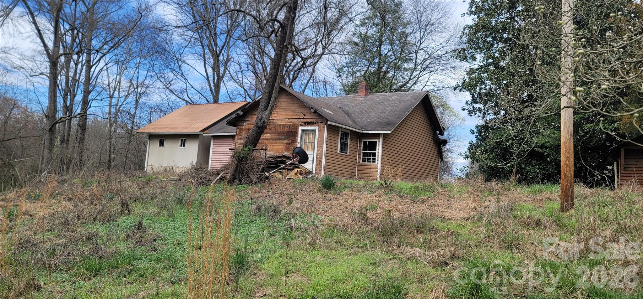 1939 River Road Property Photo 1