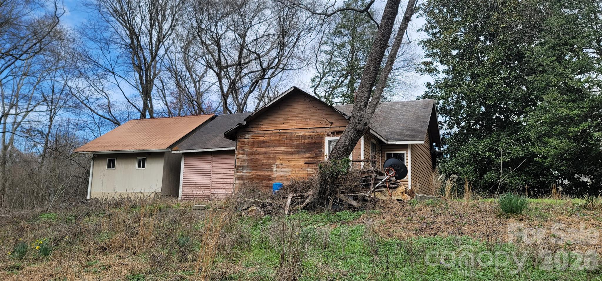 1939 River Road Property Photo 3