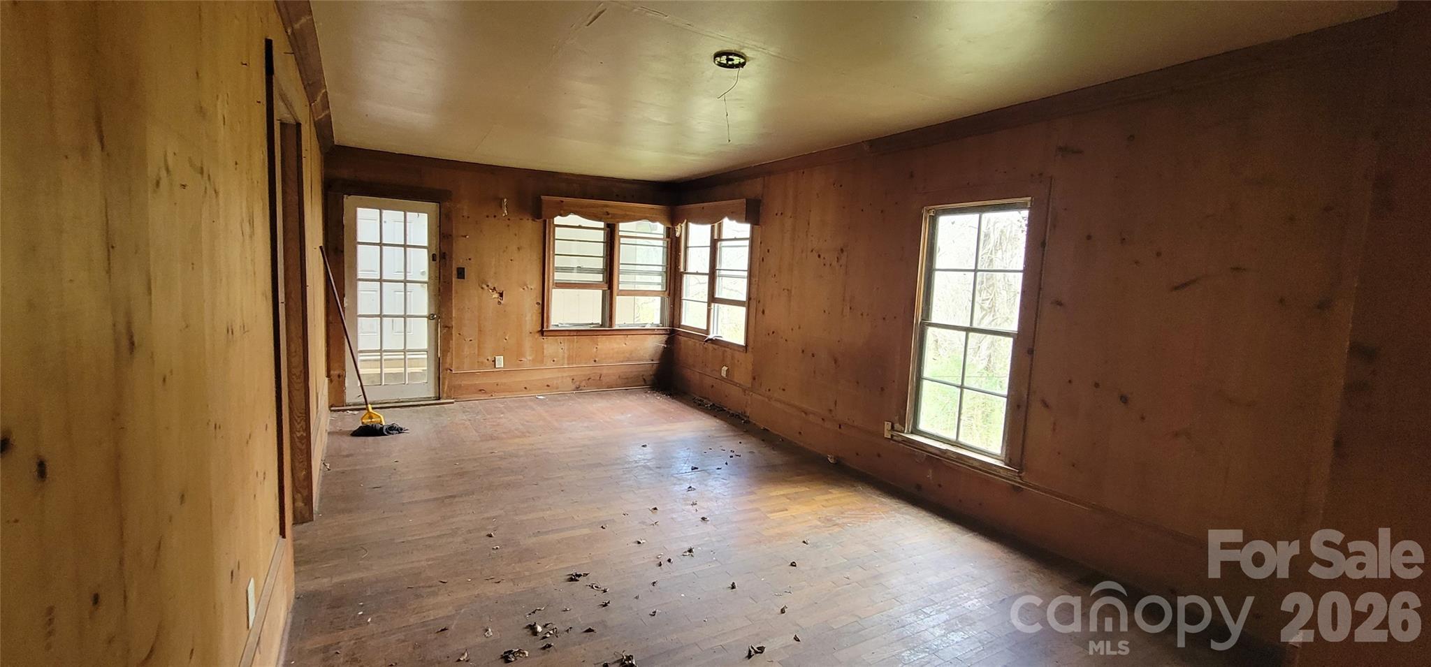 1939 River Road Property Photo 7