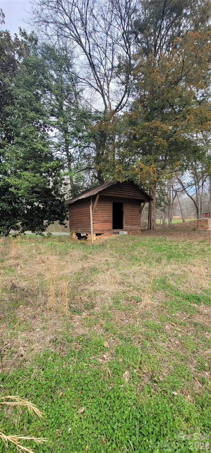 1939 River Road Property Photo 16