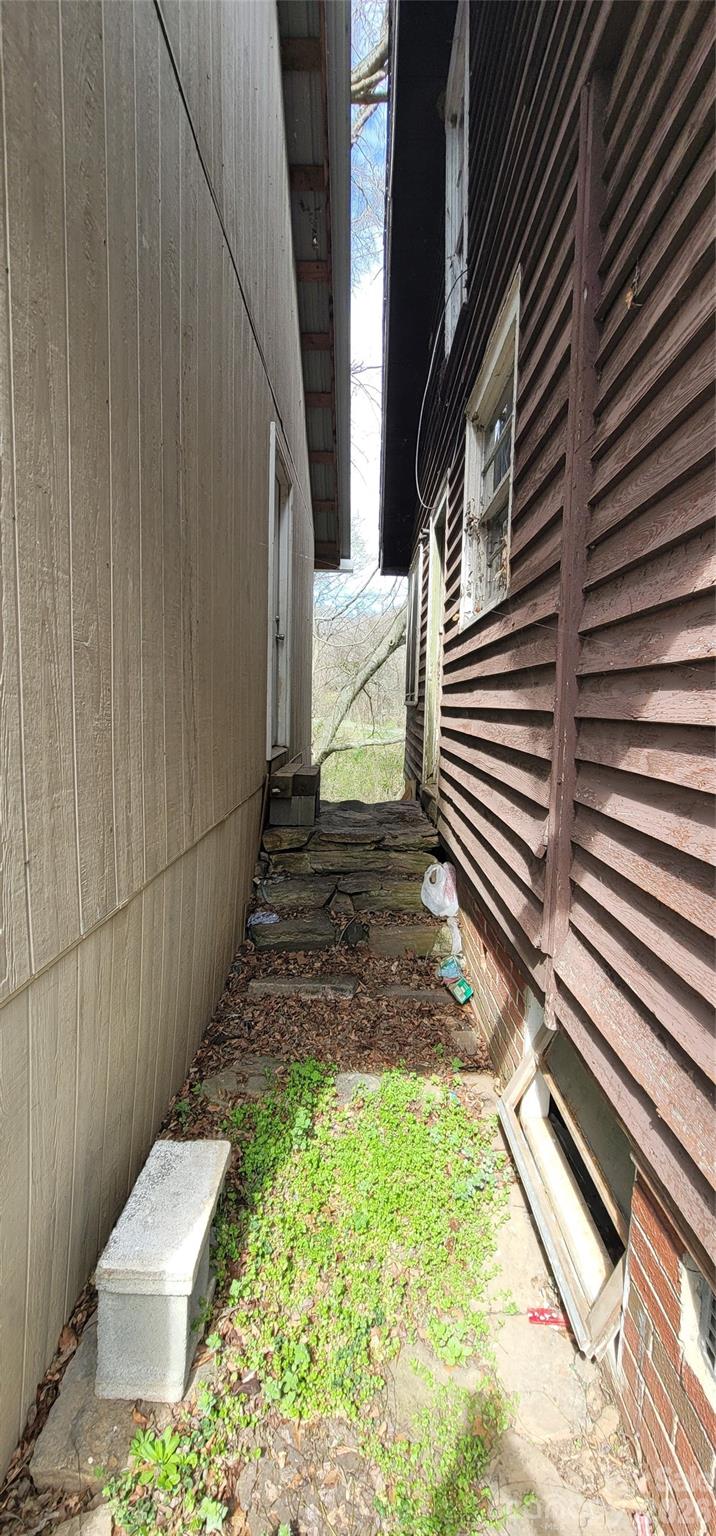 1939 River Road Property Photo 23