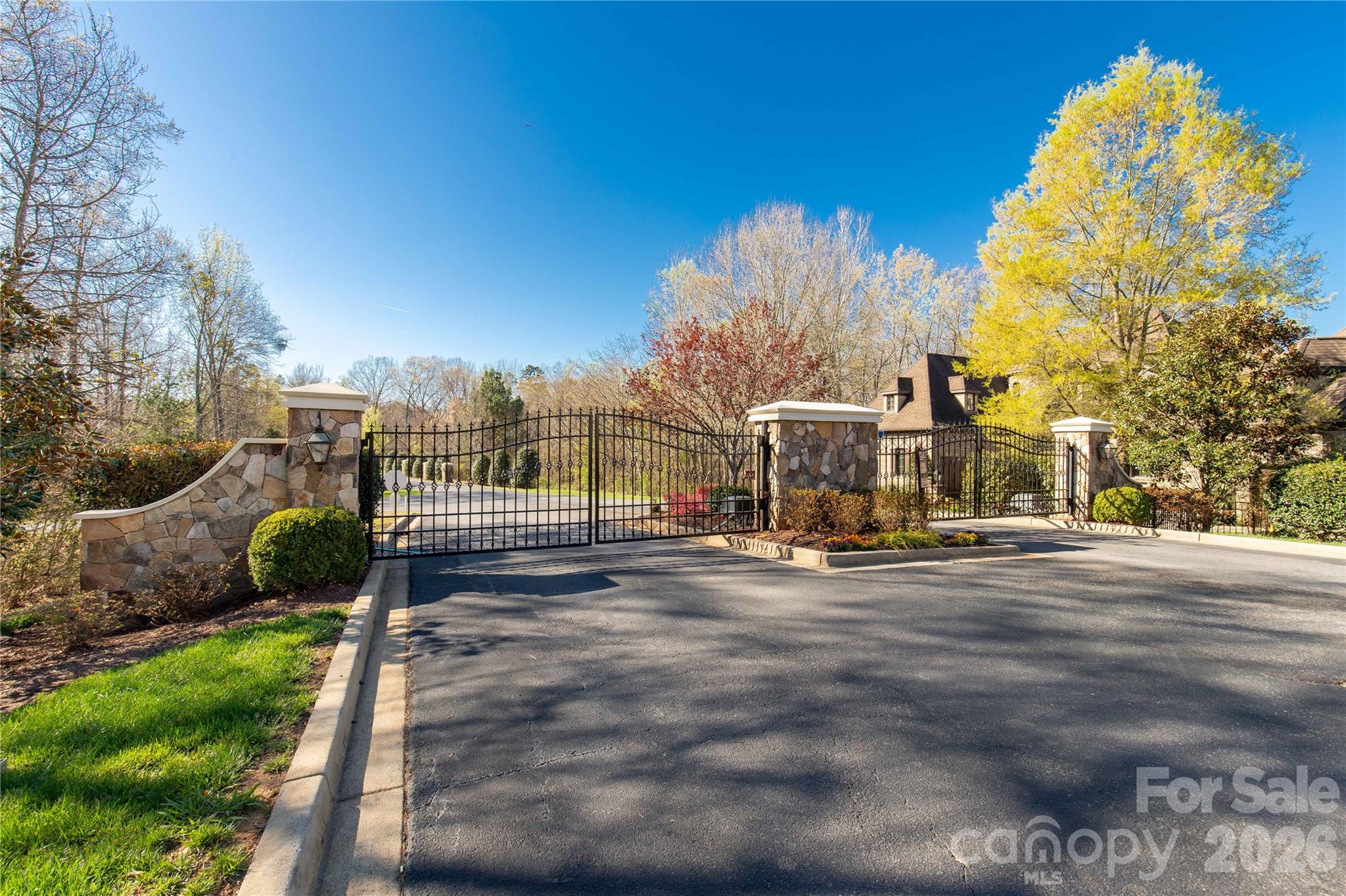 6005 Kimbrell Heights Drive Property Photo 2