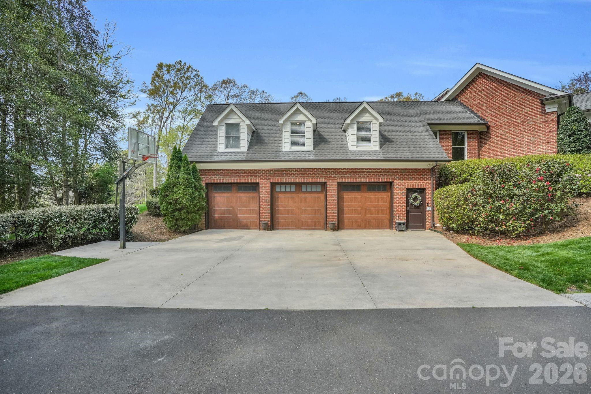 312 Old Hickory Court Property Photo 7