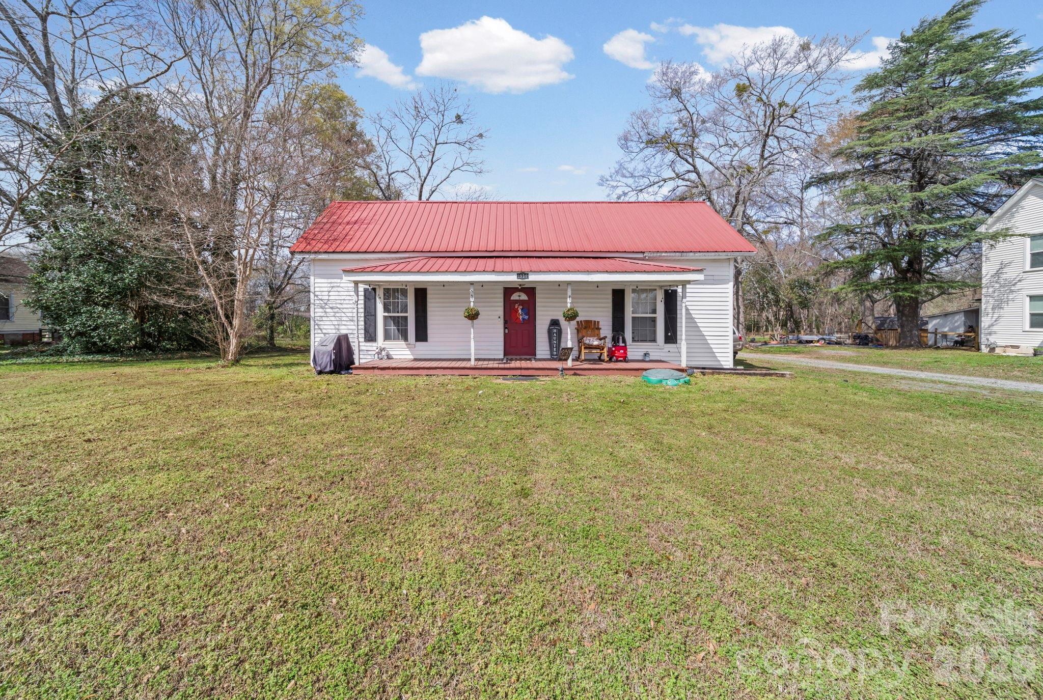 1930 S Post Road Property Photo 1
