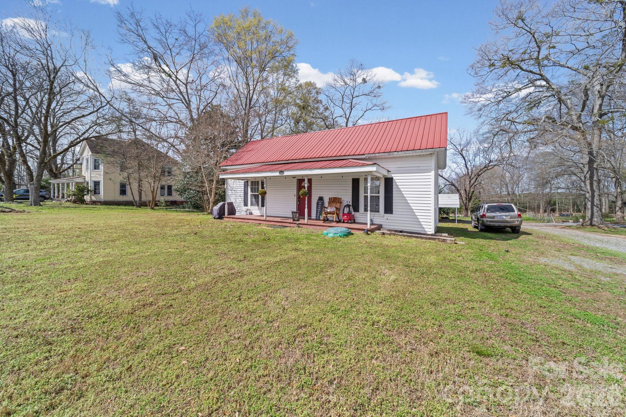 1930 S Post Road Property Photo 3