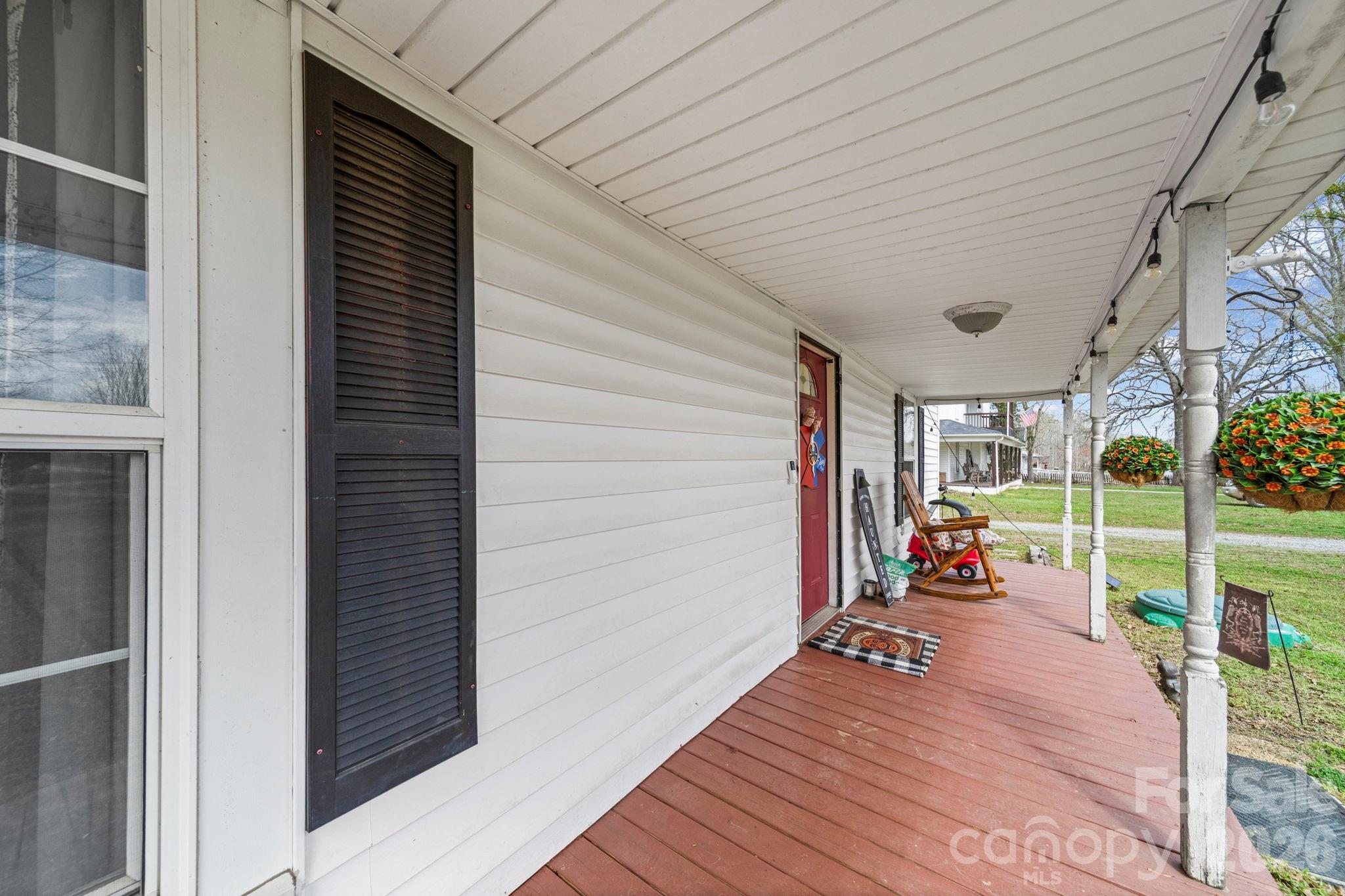 1930 S Post Road Property Photo 4
