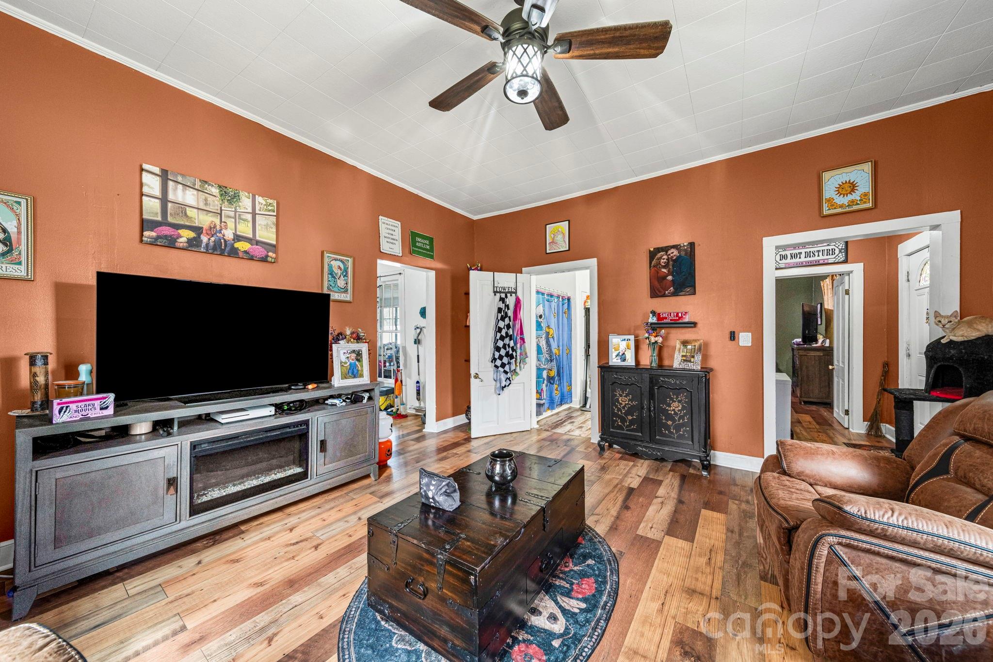 1930 S Post Road Property Photo 8