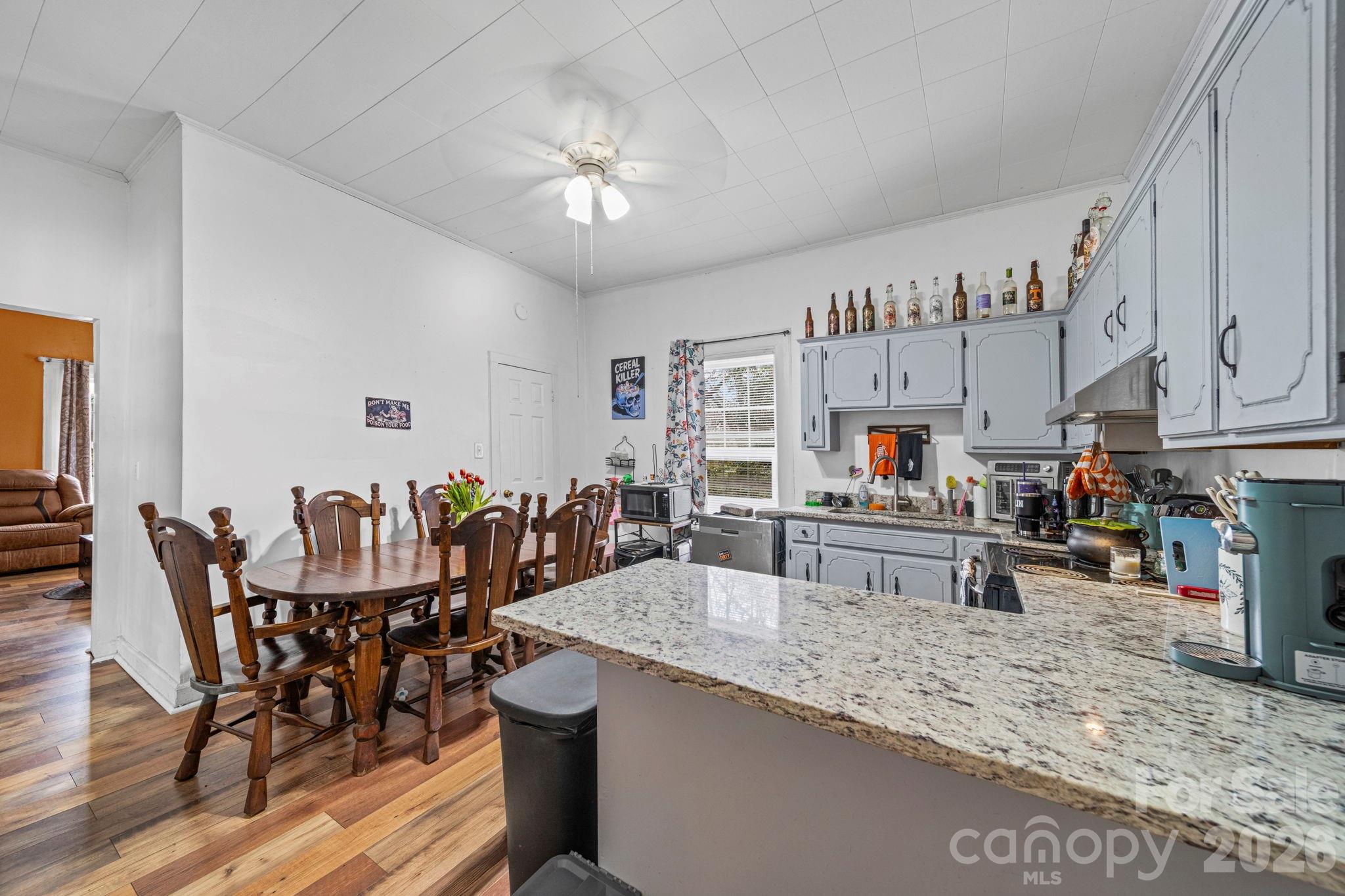 1930 S Post Road Property Photo 10