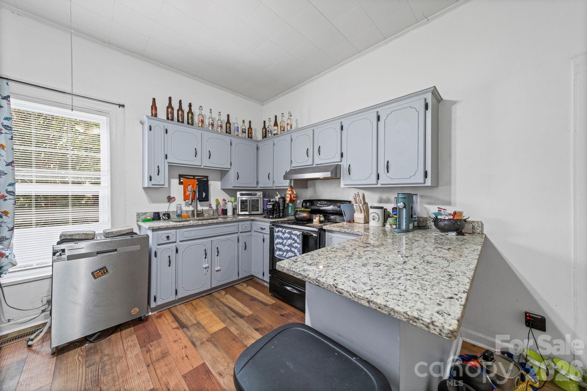 1930 S Post Road Property Photo 14