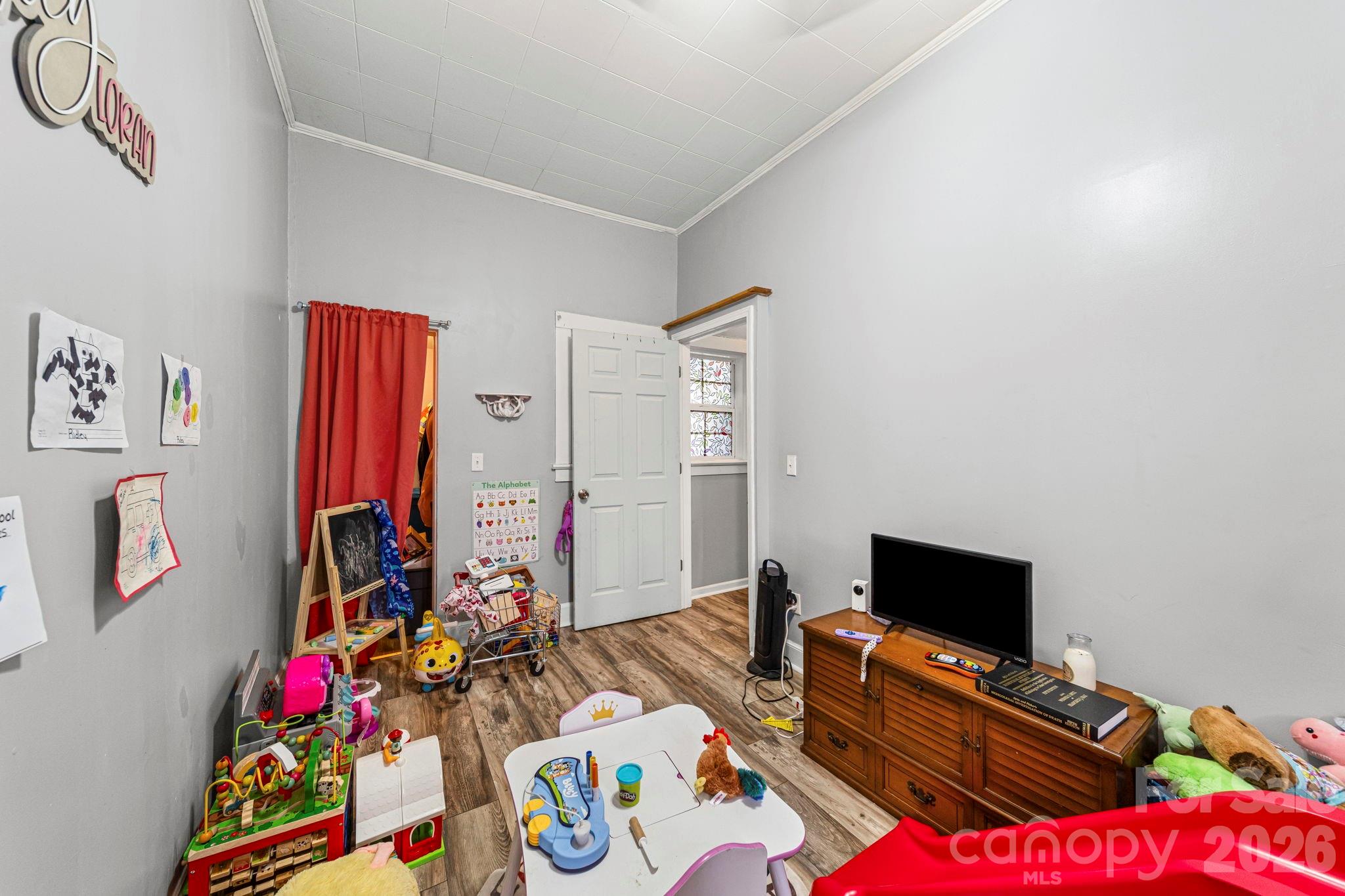 1930 S Post Road Property Photo 24