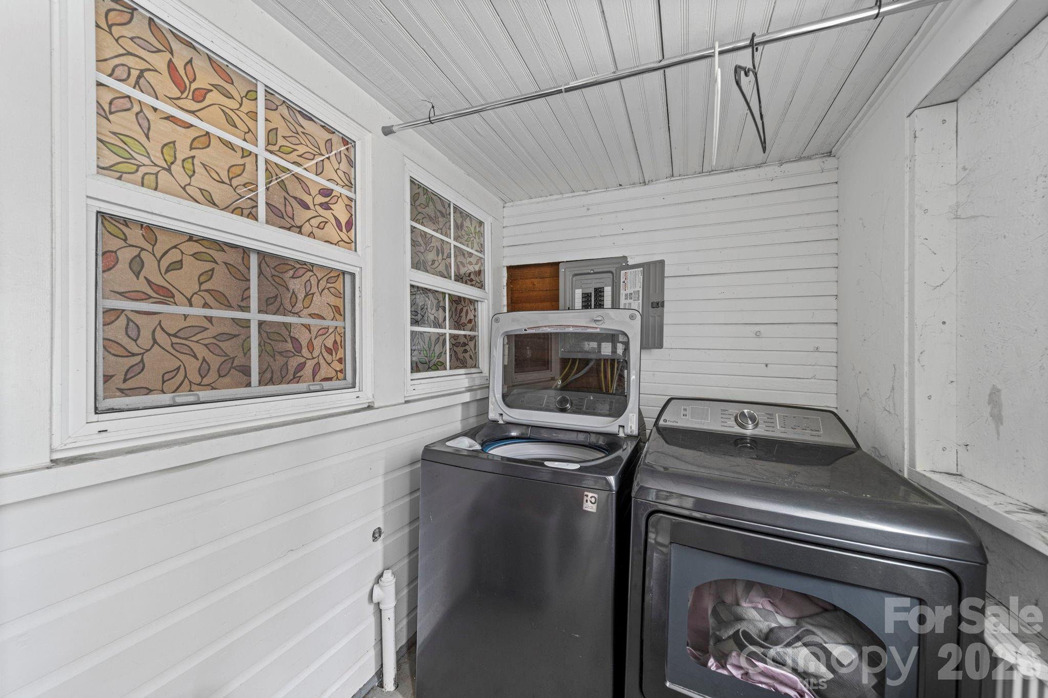 1930 S Post Road Property Photo 25