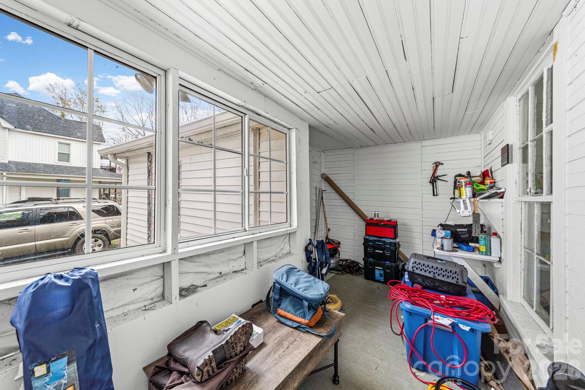 1930 S Post Road Property Photo 28