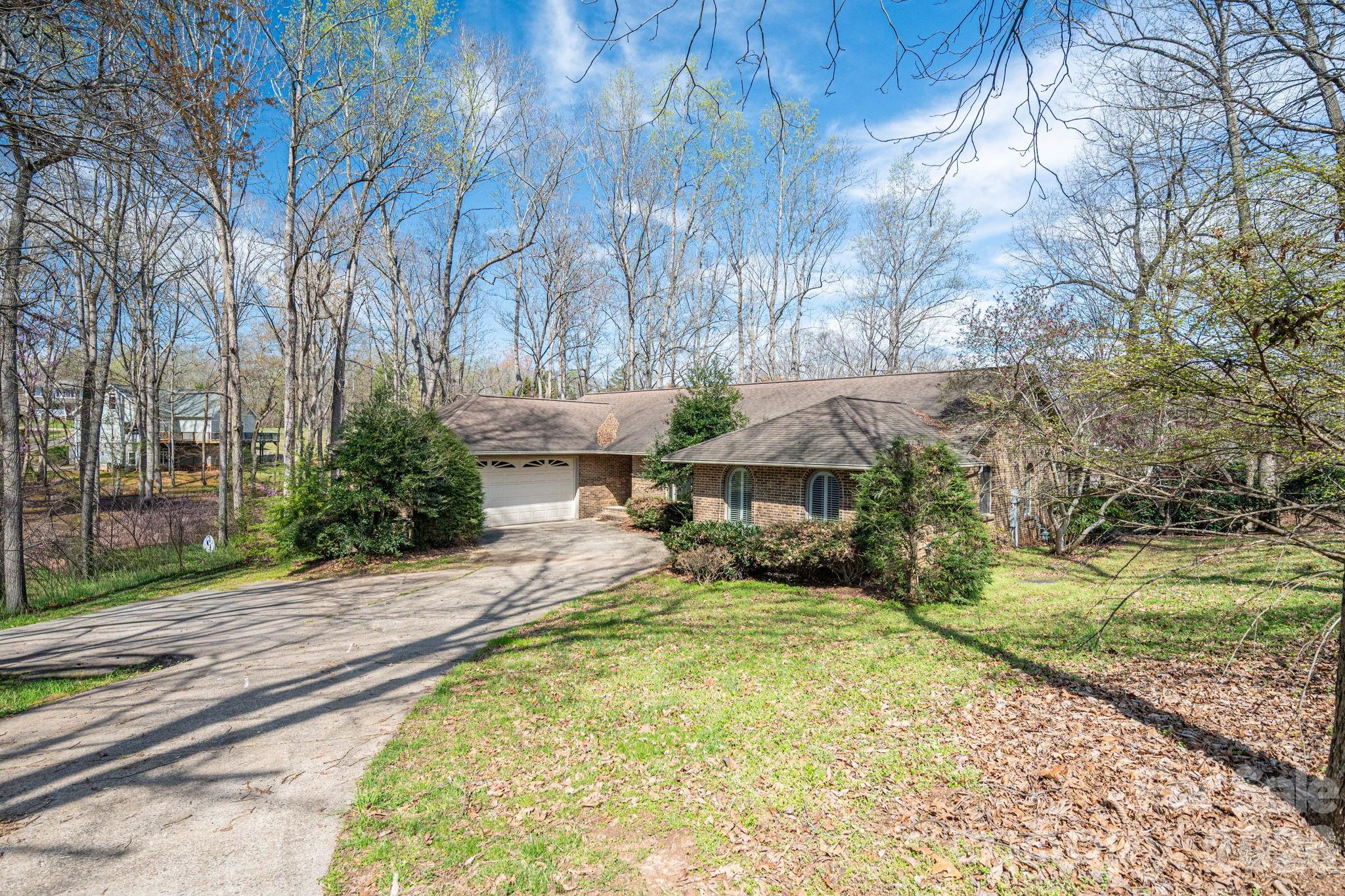 150 Kester Drive Property Photo 1