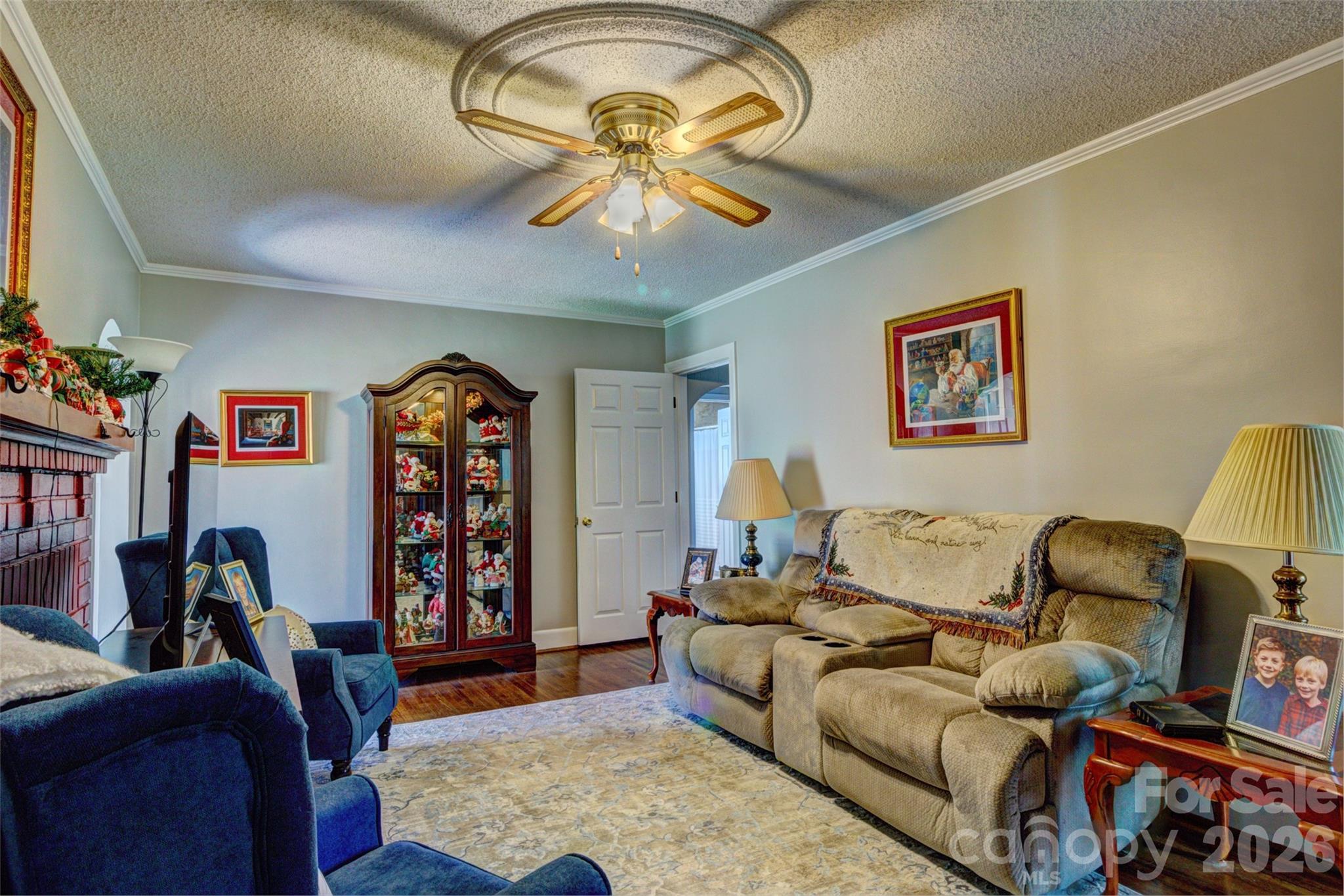 328 S Pink Street Property Photo 4