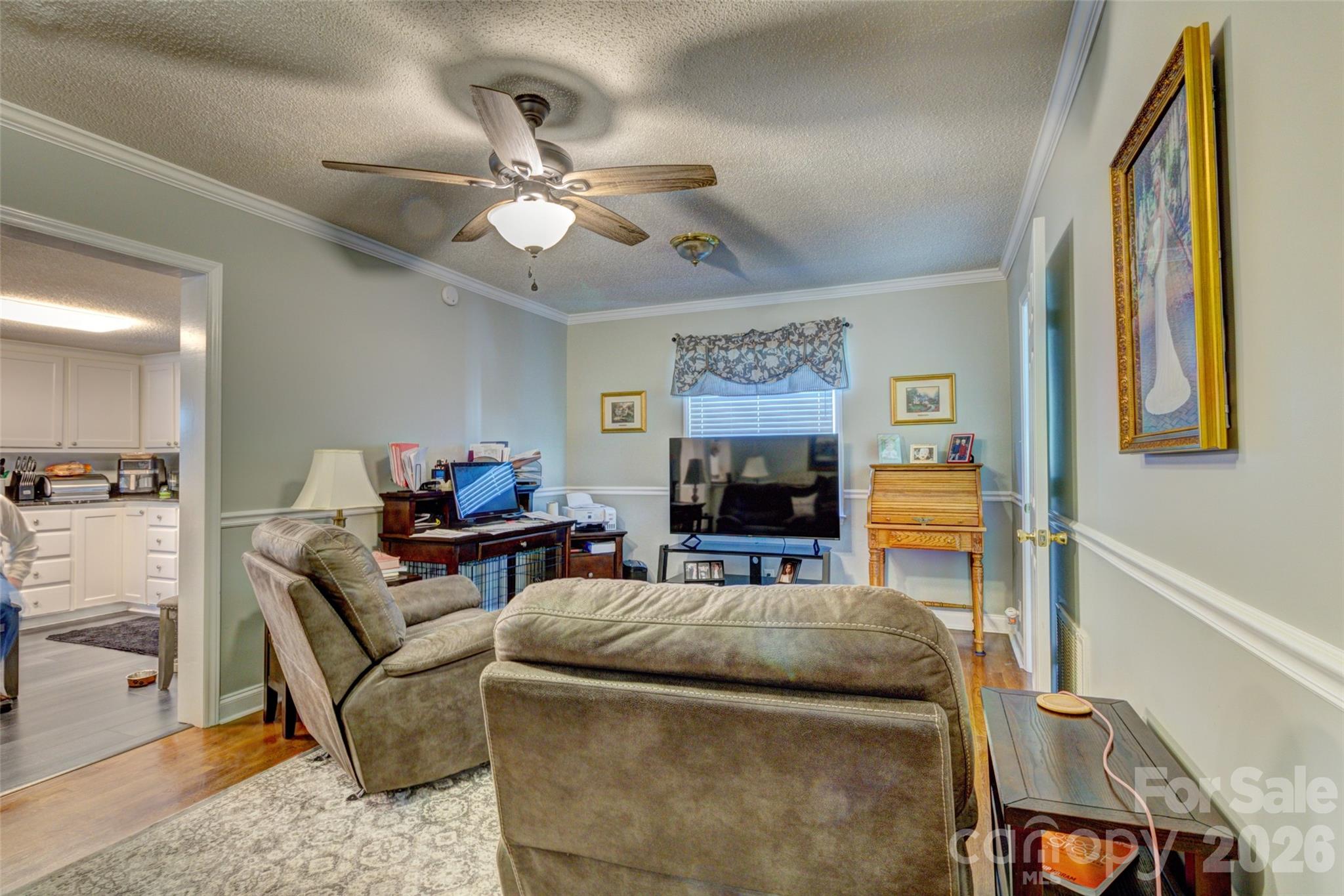 328 S Pink Street Property Photo 5