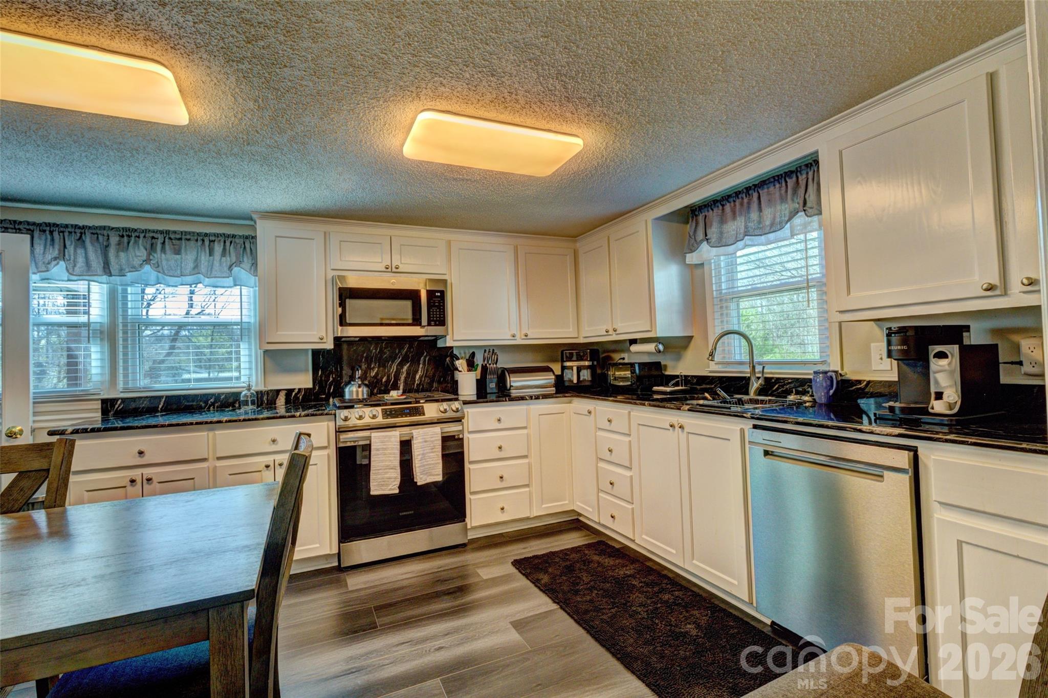 328 S Pink Street Property Photo 7