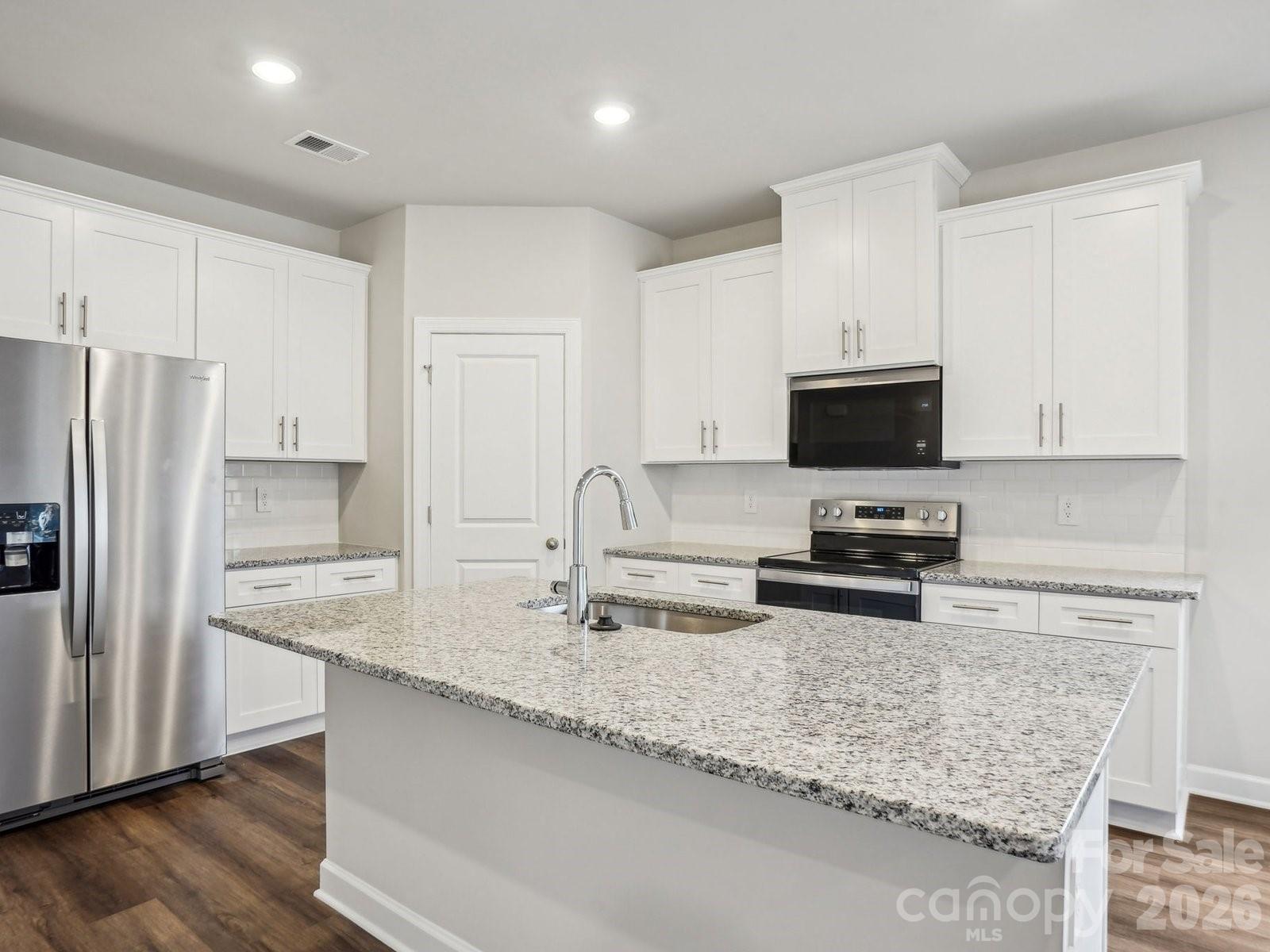 2067 Sunflower Circle Property Photo 6